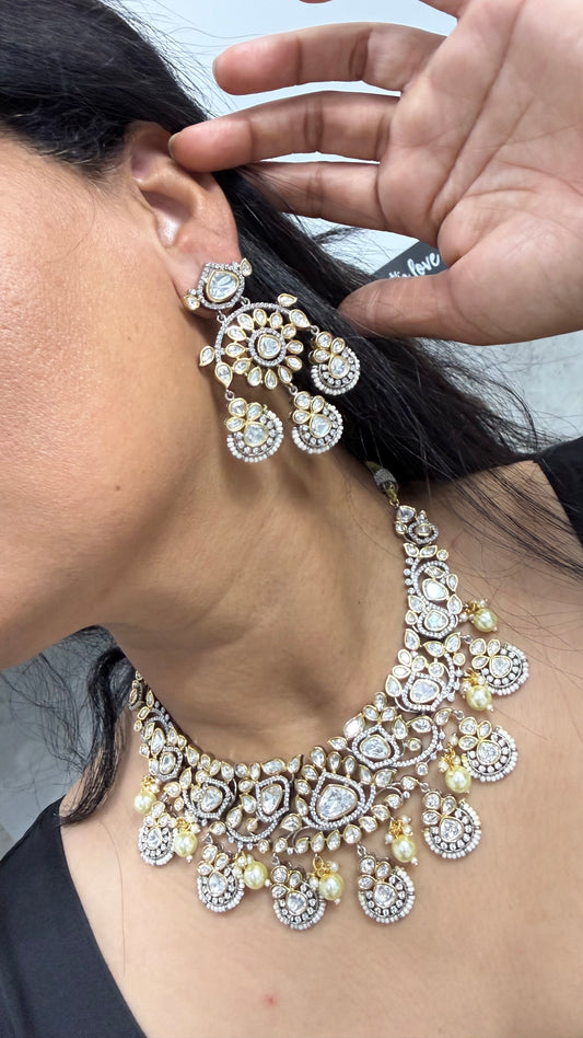 Statement Kundan necklace with earrings