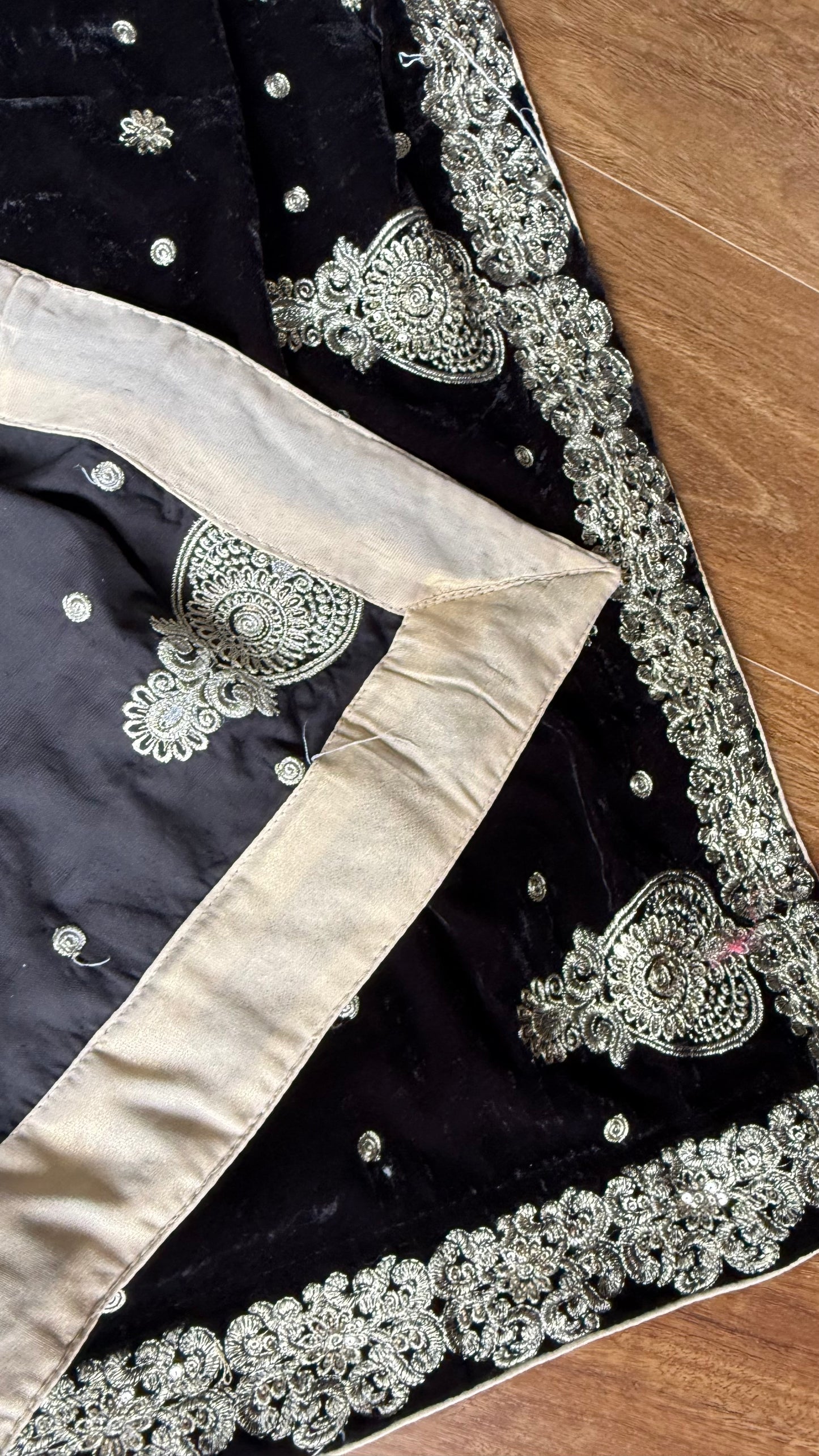 Black Luxurious Velvet Shawl for Winter | Warm & Elegant Wraps shawl/dupatta for bride or groom