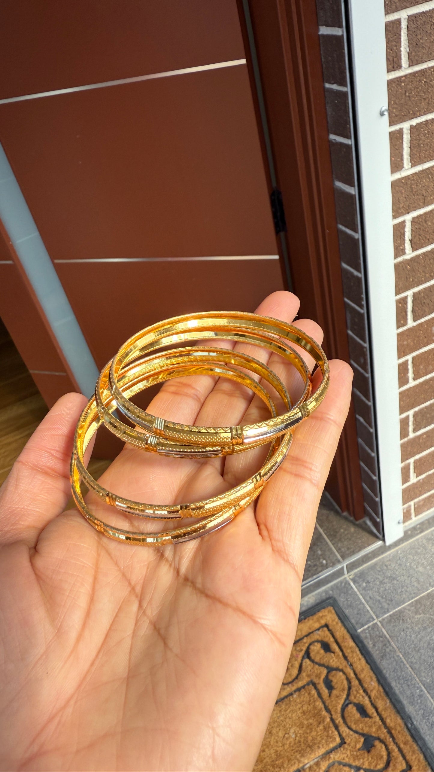 Gold look bangle
