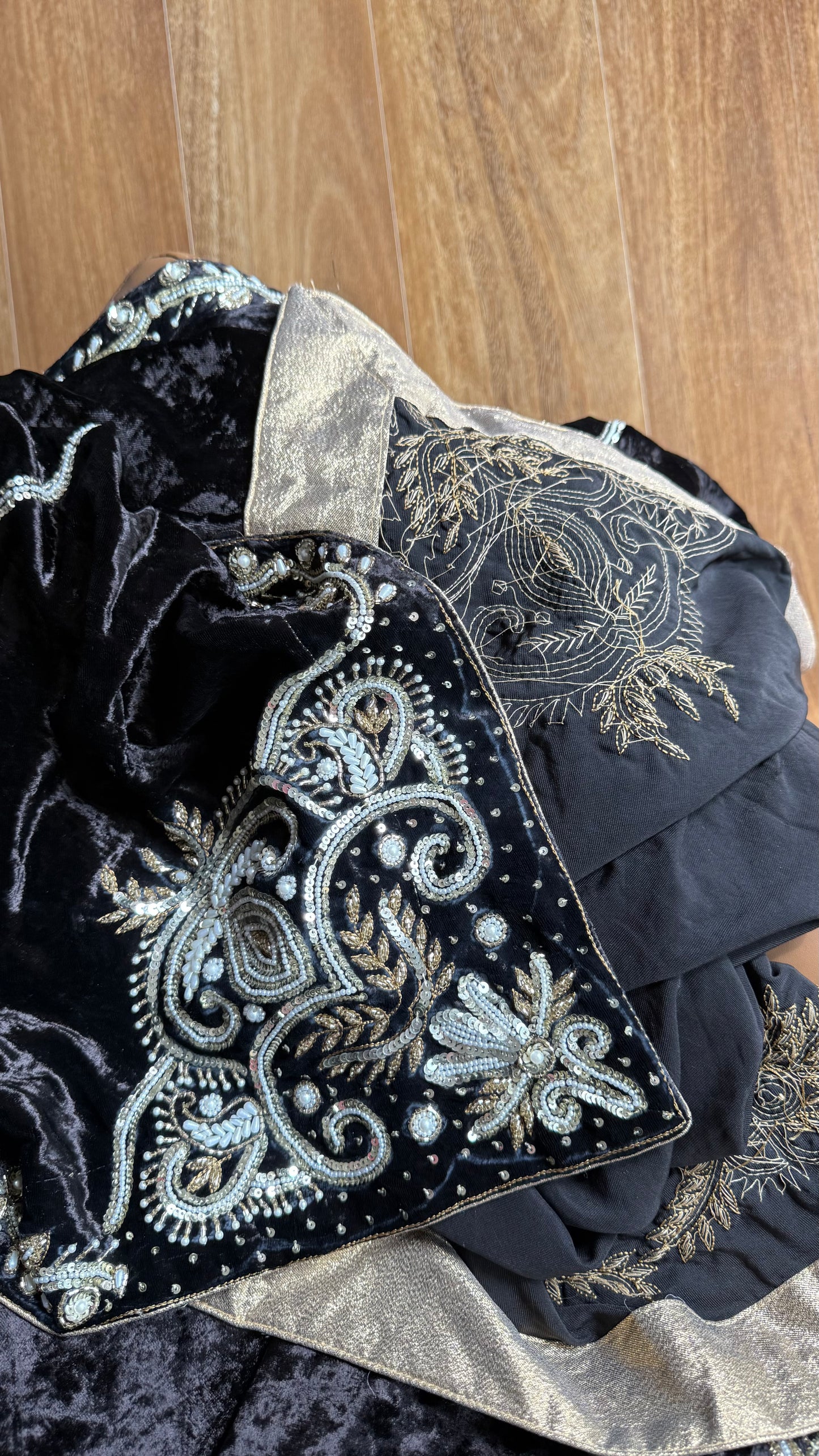Luxurious Velvet Shawl for Winter | Warm & Elegant Wraps shawl/dupatta for bride or groom