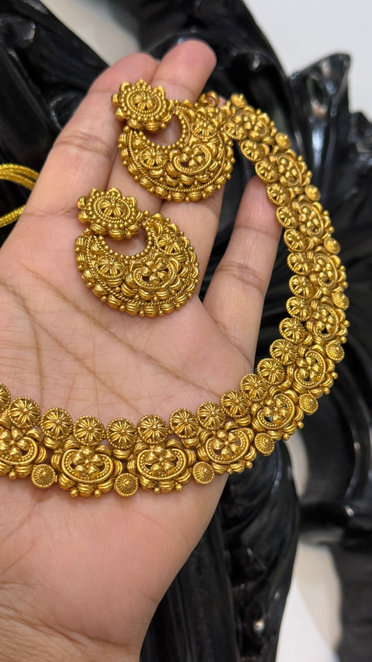 Antique look necklace gold plated