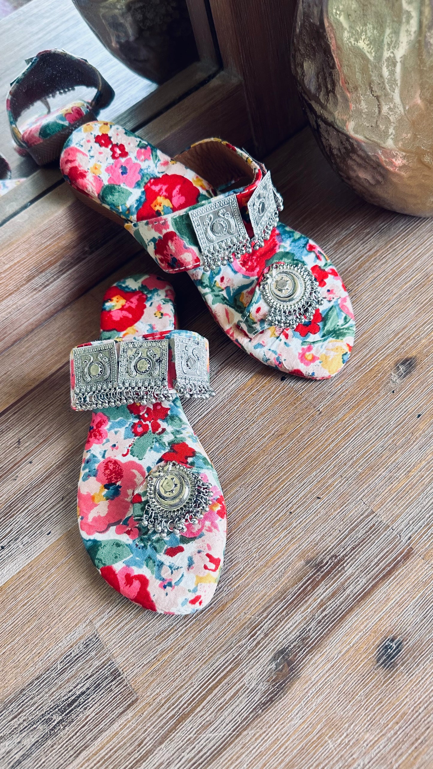 multi flat punjabi jutti Women