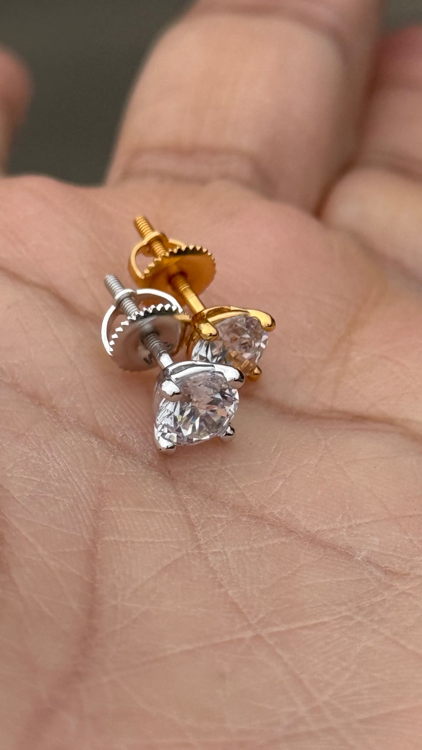 Premium studs gold look