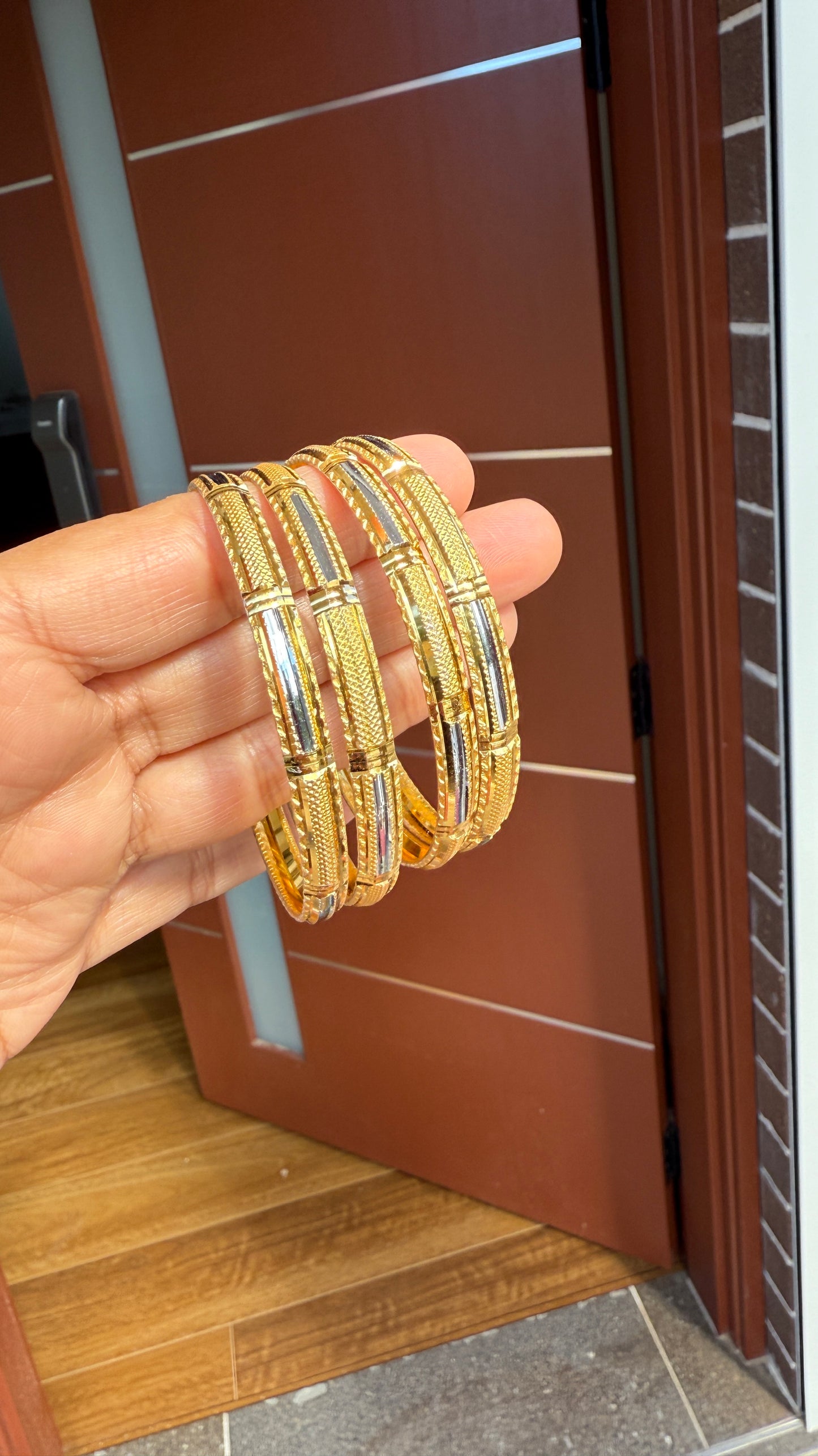 Gold look bangle