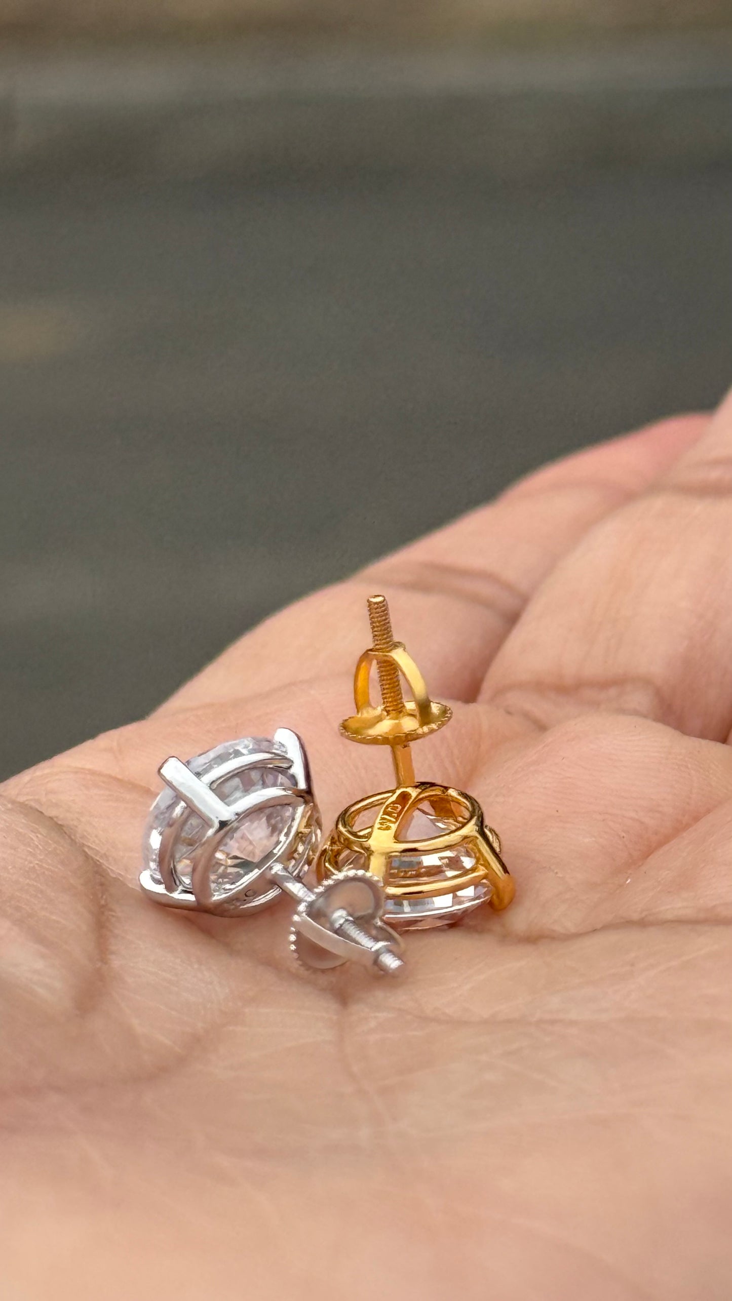 Premium studs gold look