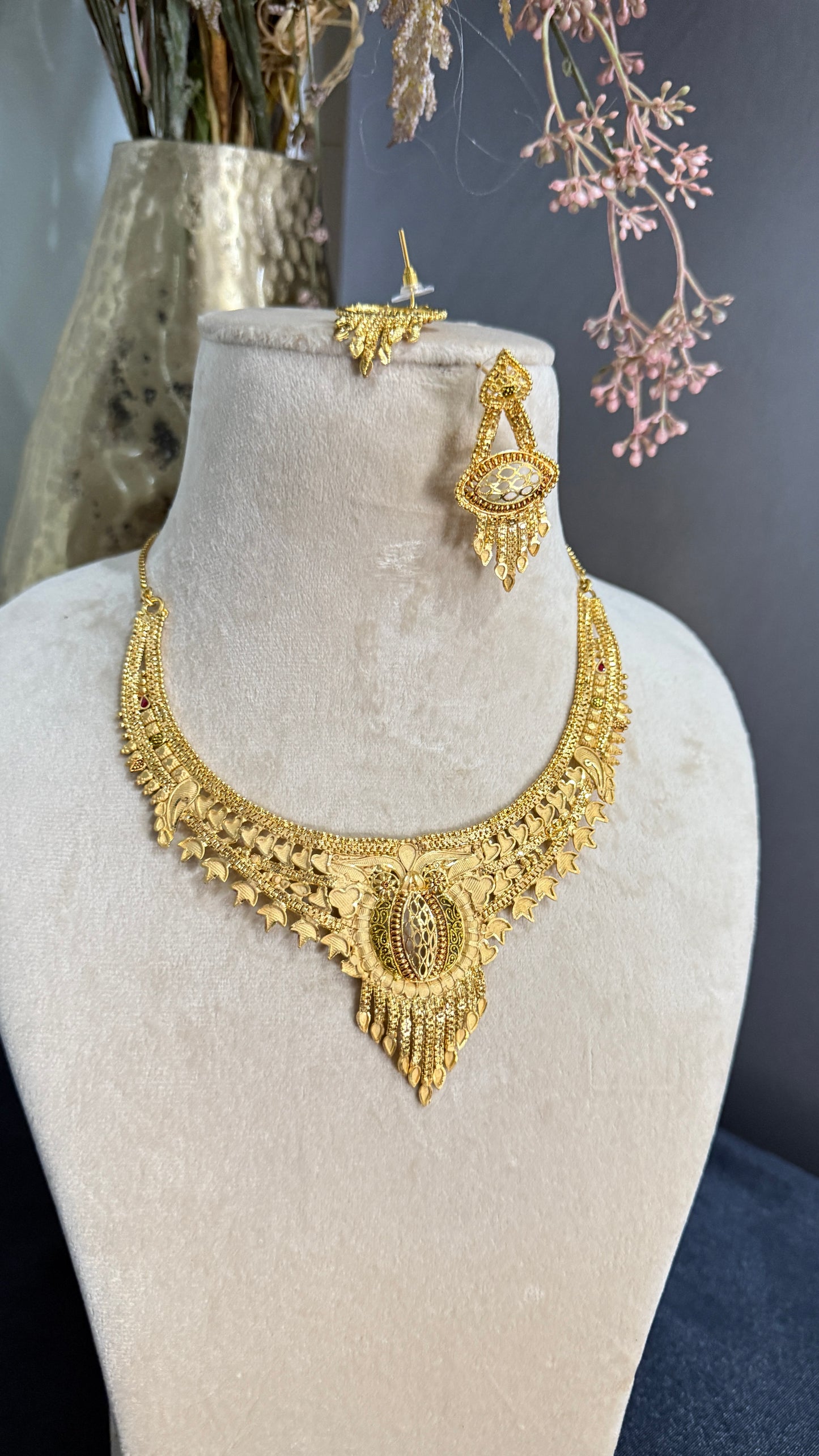 gold look Necklace Sandookh collection