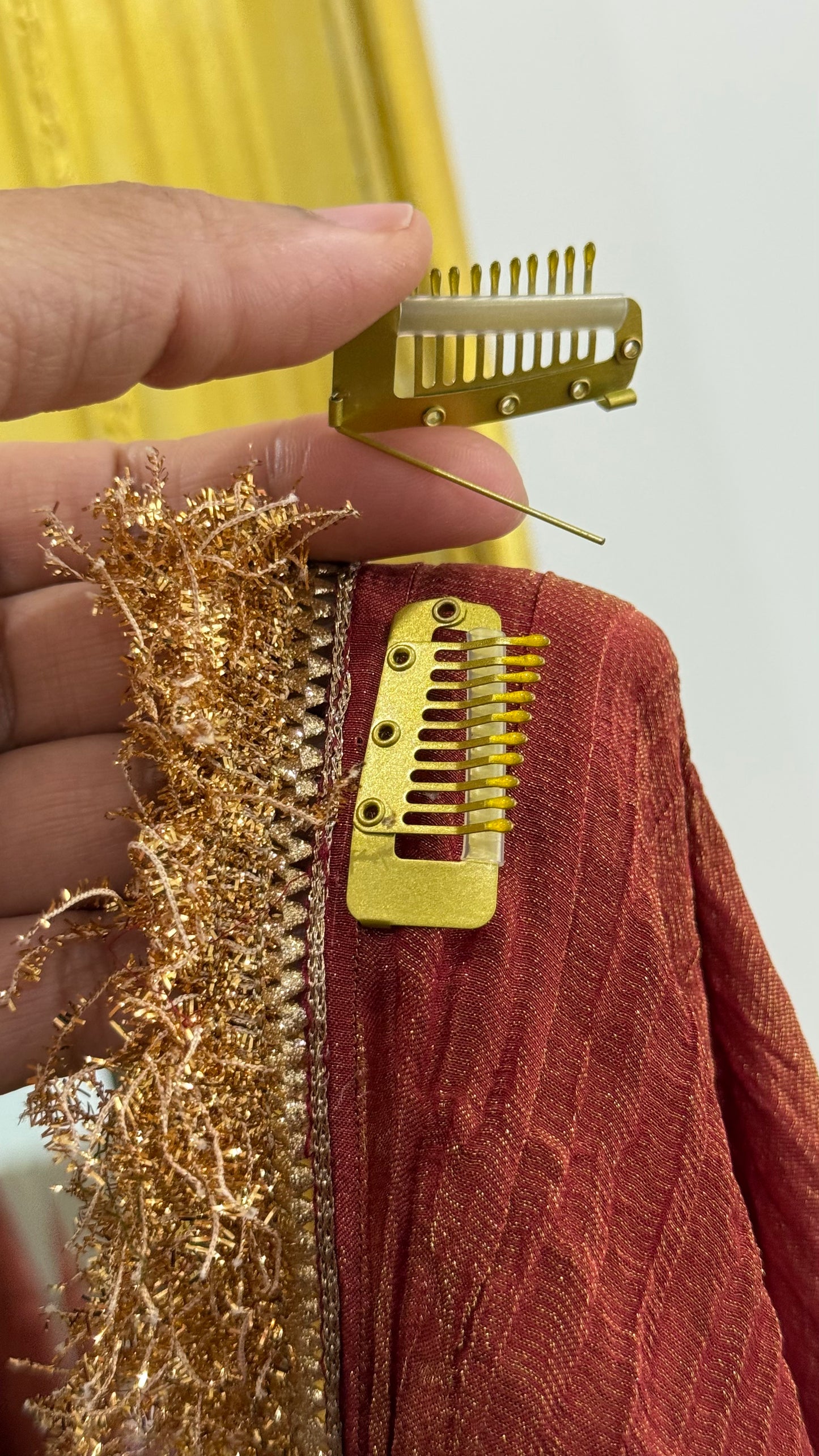 Chunni pin dupatta fixer for hair