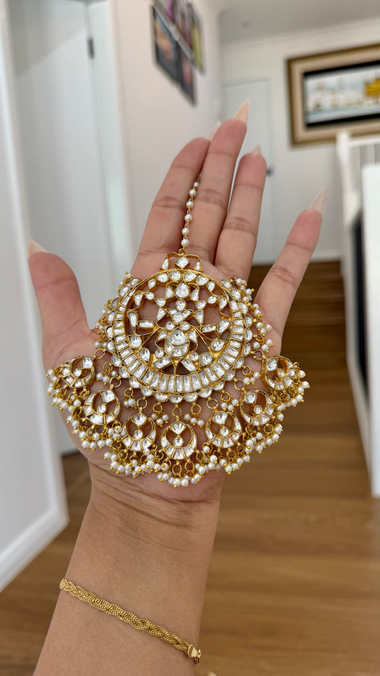 Gold-plated Pachi Kundan tikka featuring classic Indian design