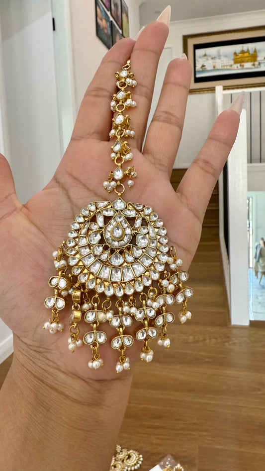 Gold-plated Pachi Kundan tikka featuring classic Indian design