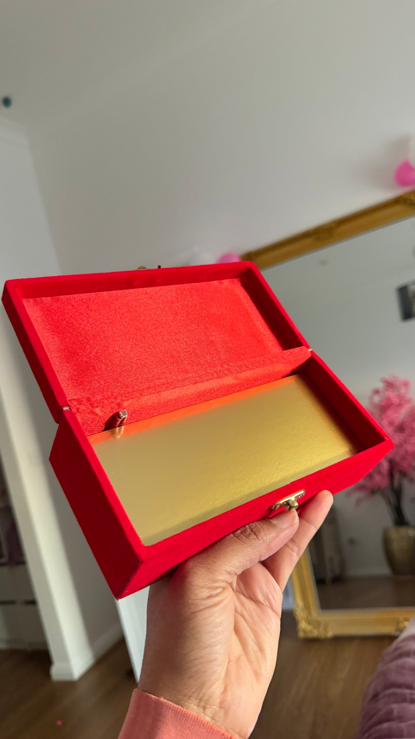 Luxury Rakhi hamper with designer Rakhi and chocolates