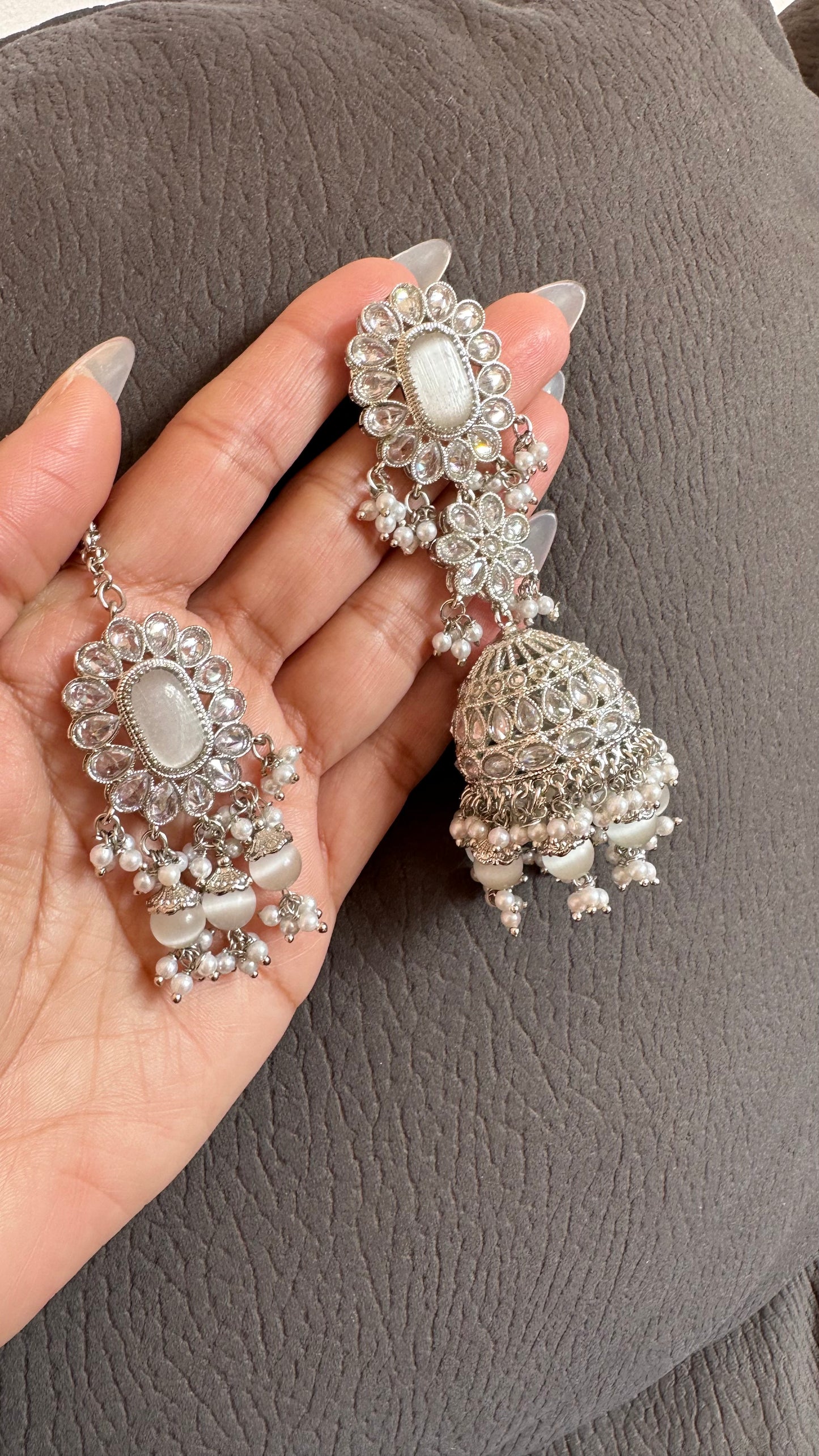 Silver monolisa and reverse ad choker jhumka and tikka