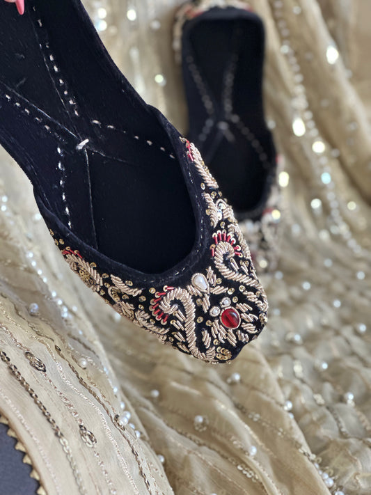 Velvet punjabi jutti Women