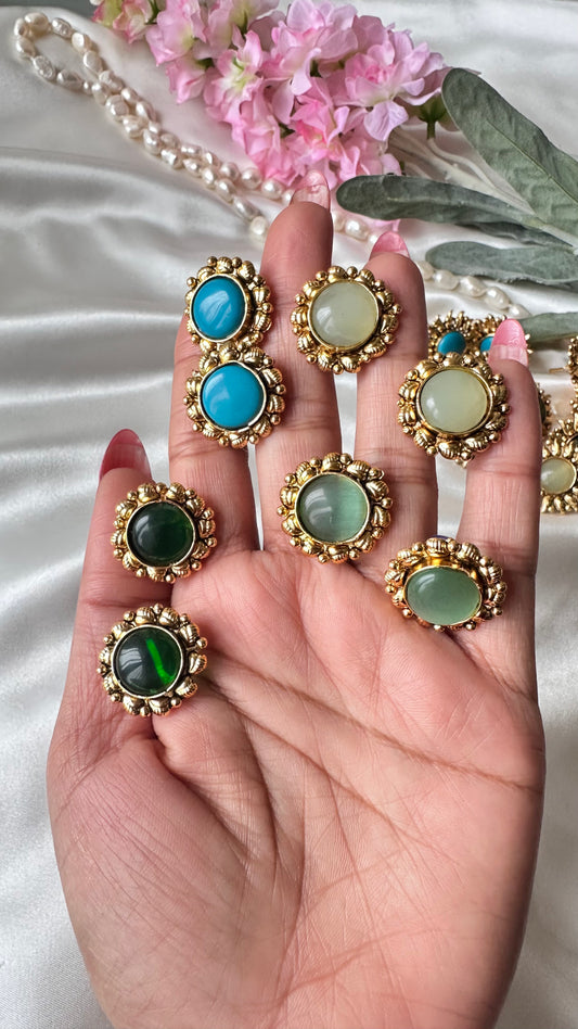 Gold look studs Sandookh