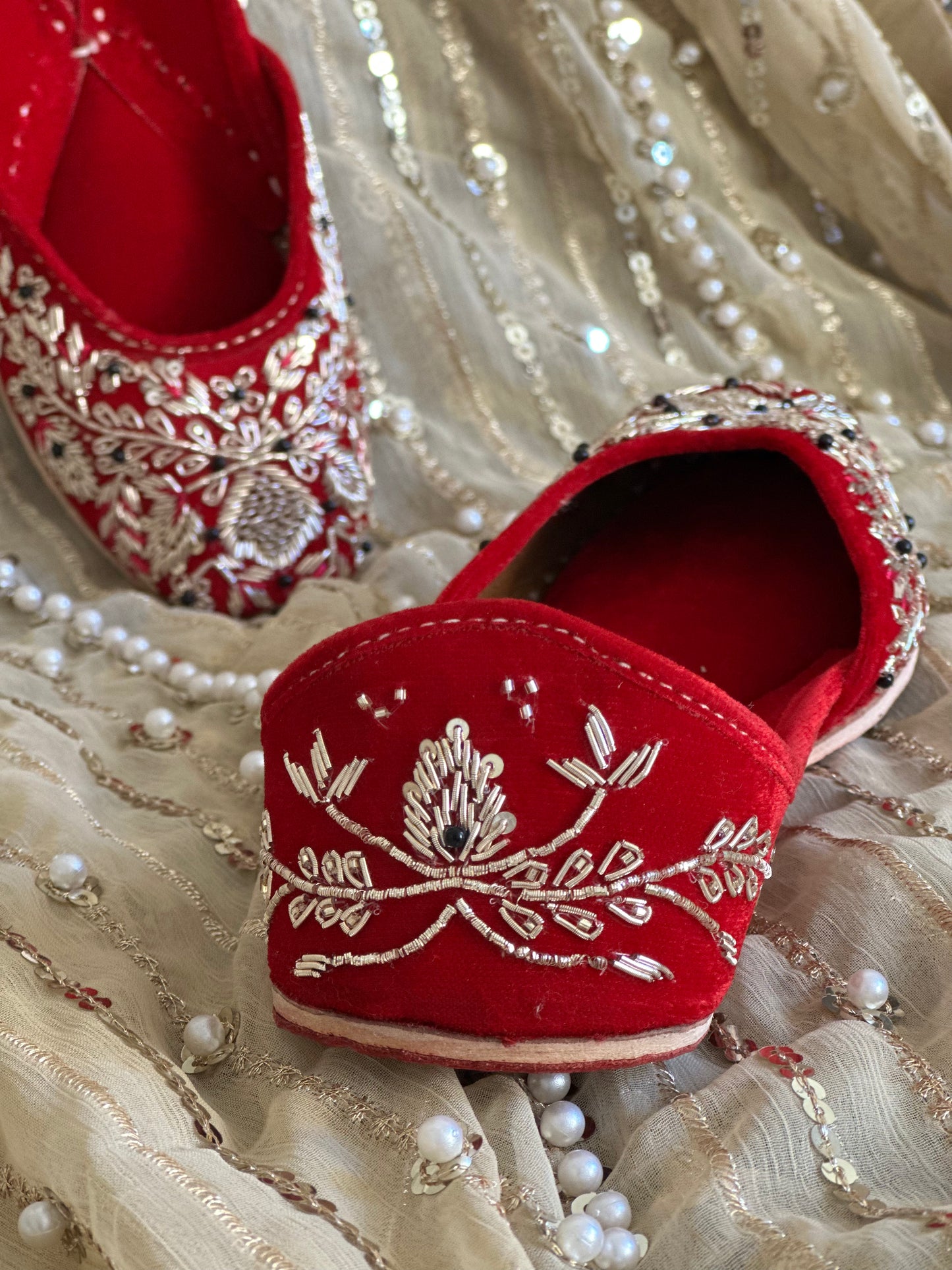Velvet punjabi jutti Women
