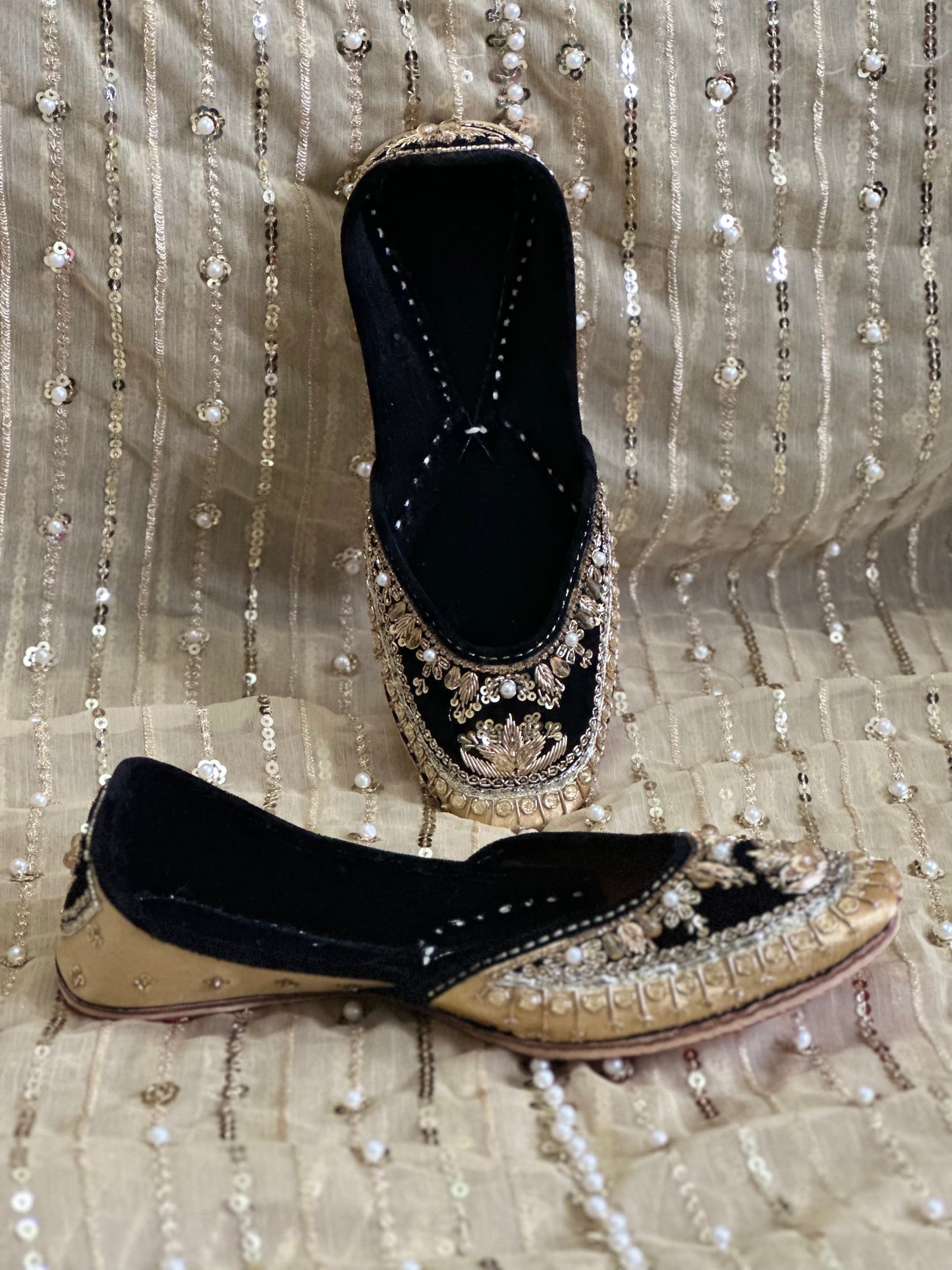 Velvet punjabi jutti Women