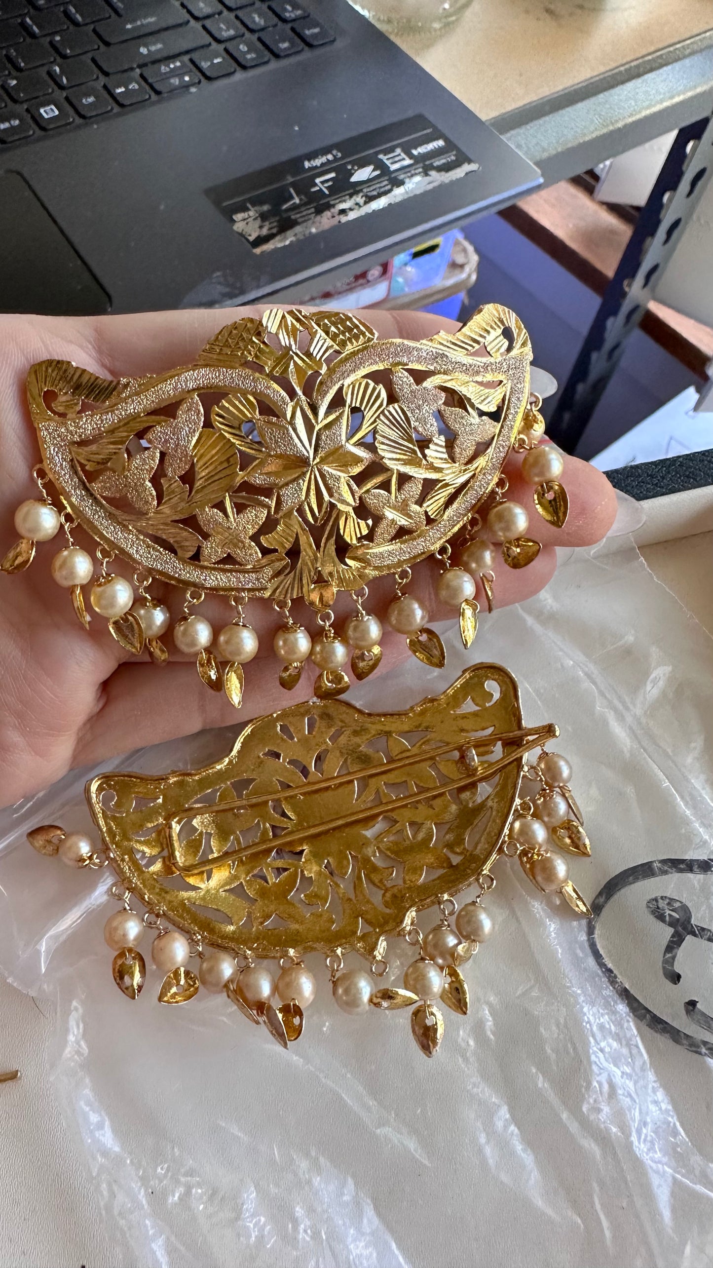 Gold plated sui hair pin sandookh