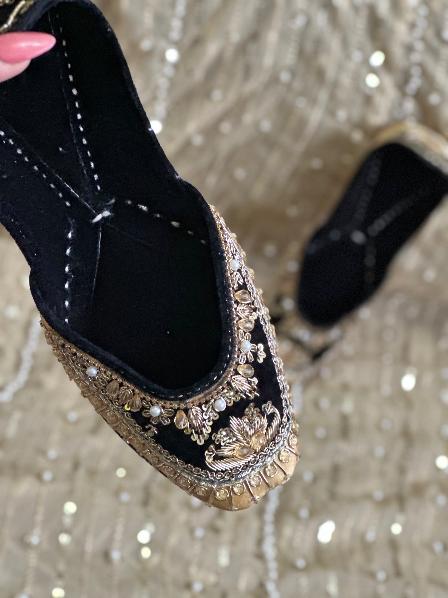 Velvet punjabi jutti Women