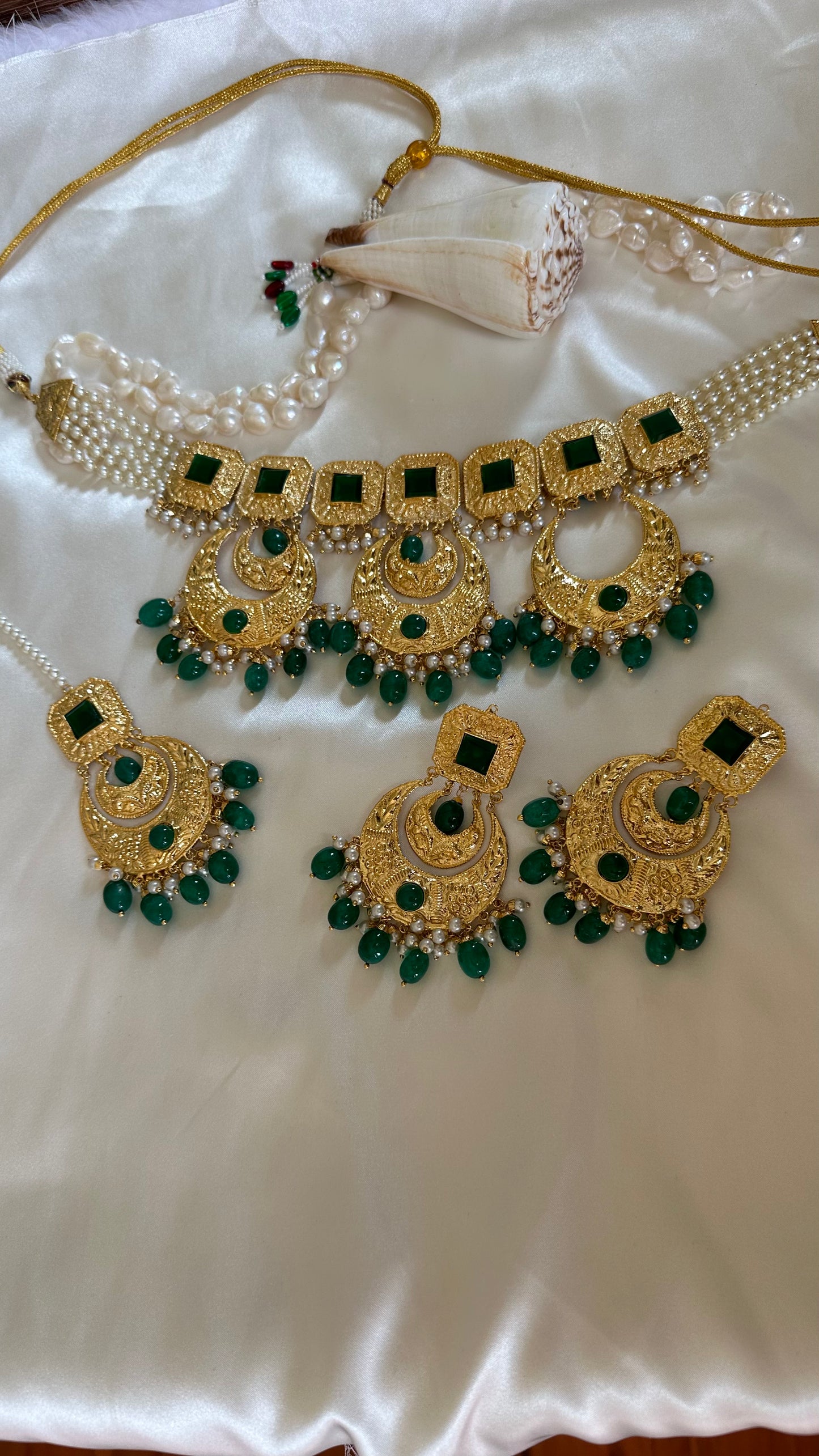 Traditional punjabi gold finish choker set sandookh perfect for bride