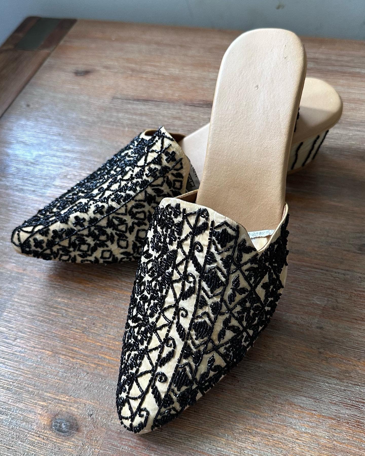 black heel jutti Women