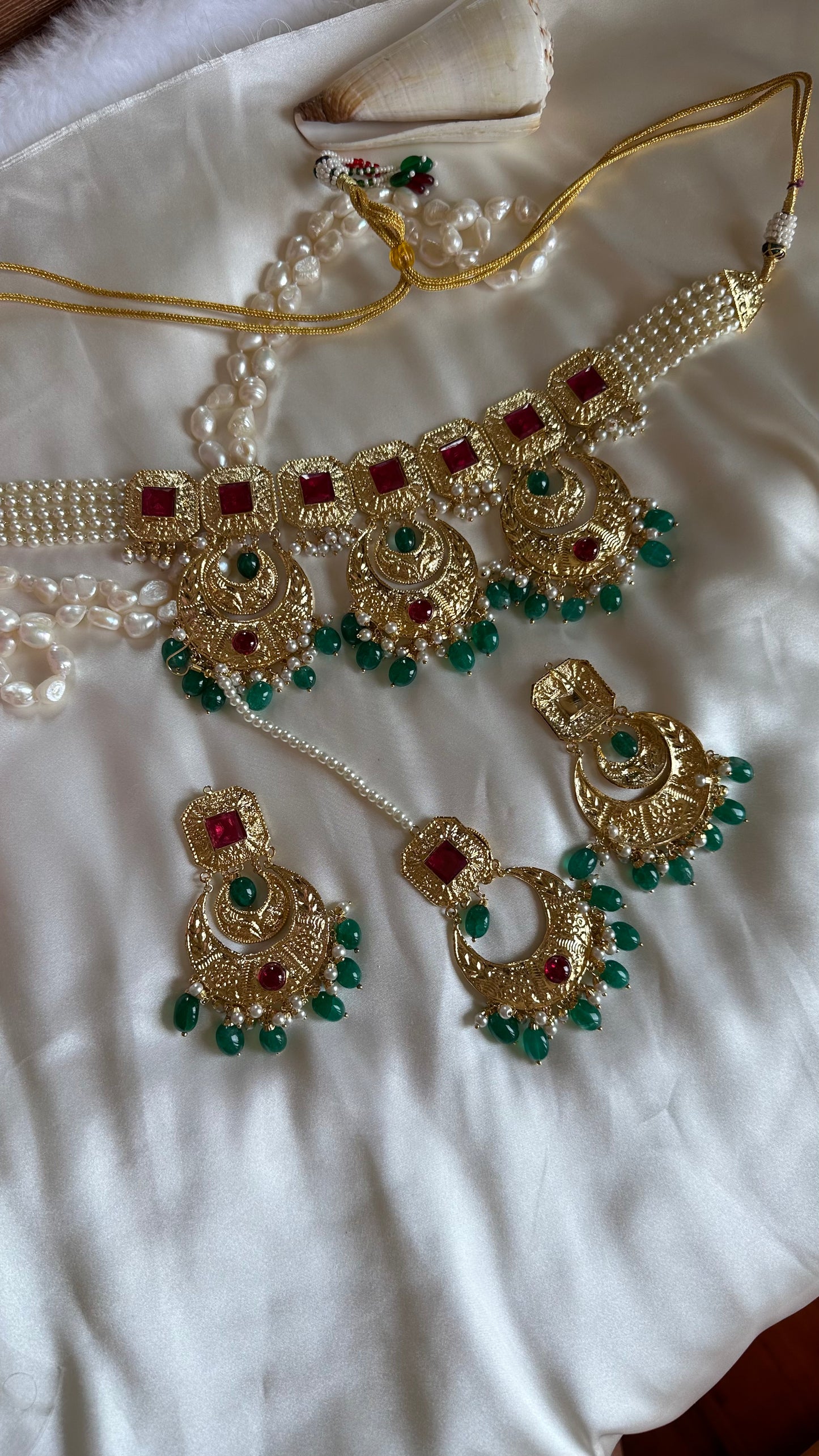 Traditional punjabi gold finish choker set sandookh perfect for bride
