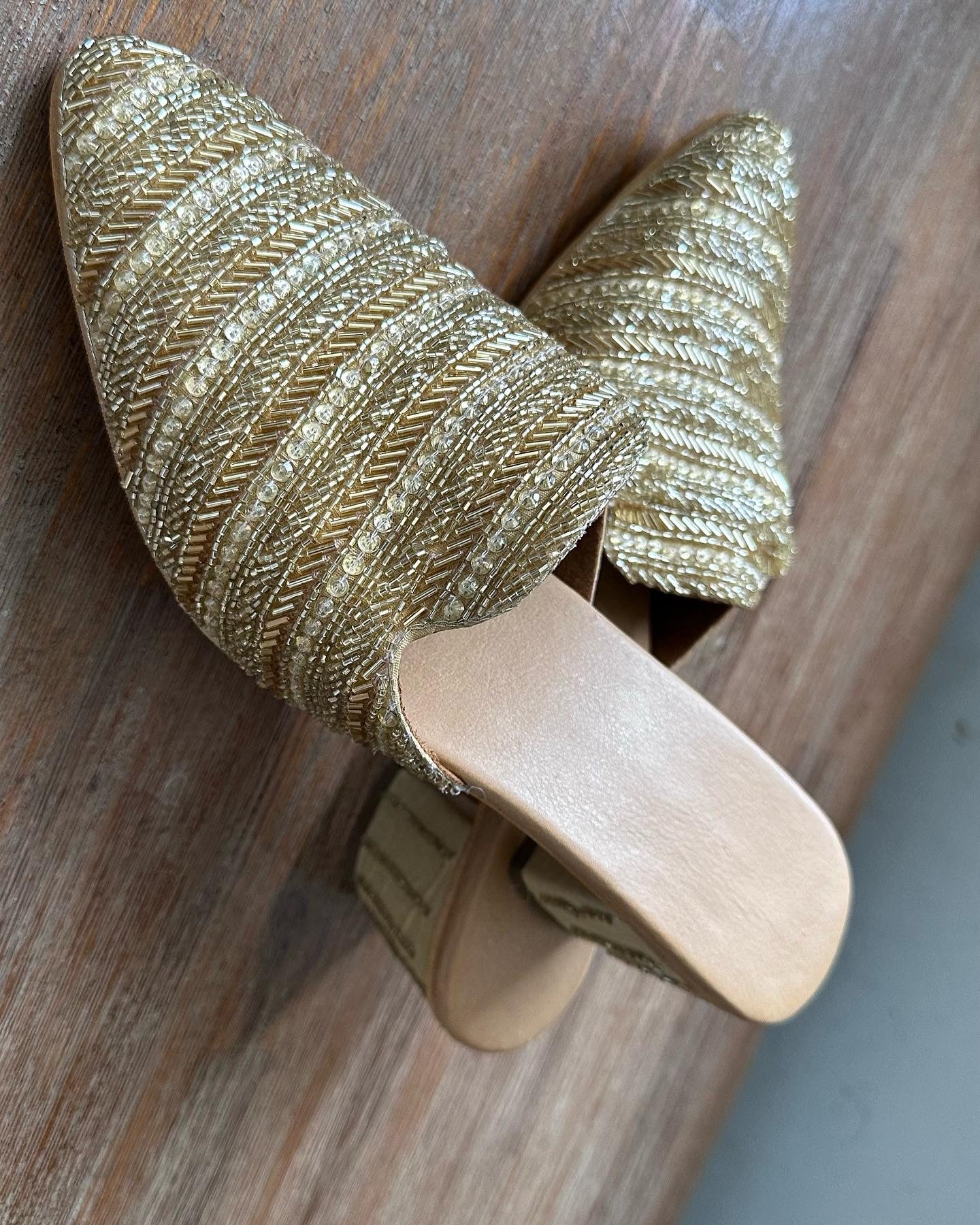 Golden heel jutti Women