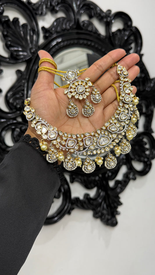Statement Kundan necklace with earrings
