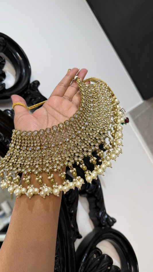 Indian bridal necklace with earrings and tikka