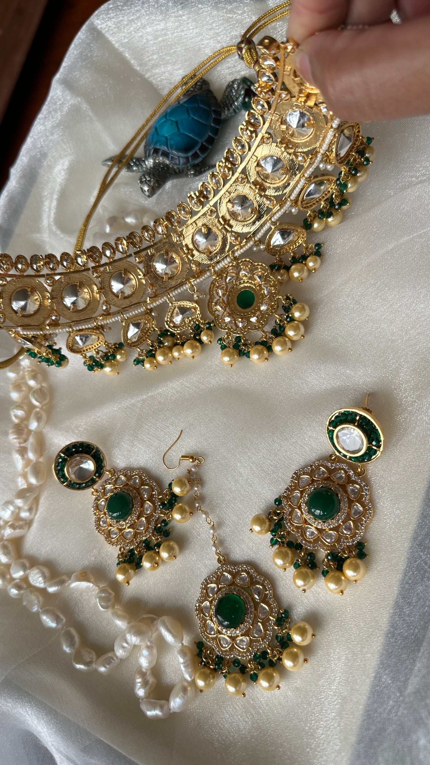 Uncut kundan choker gold plated green perfect for bride