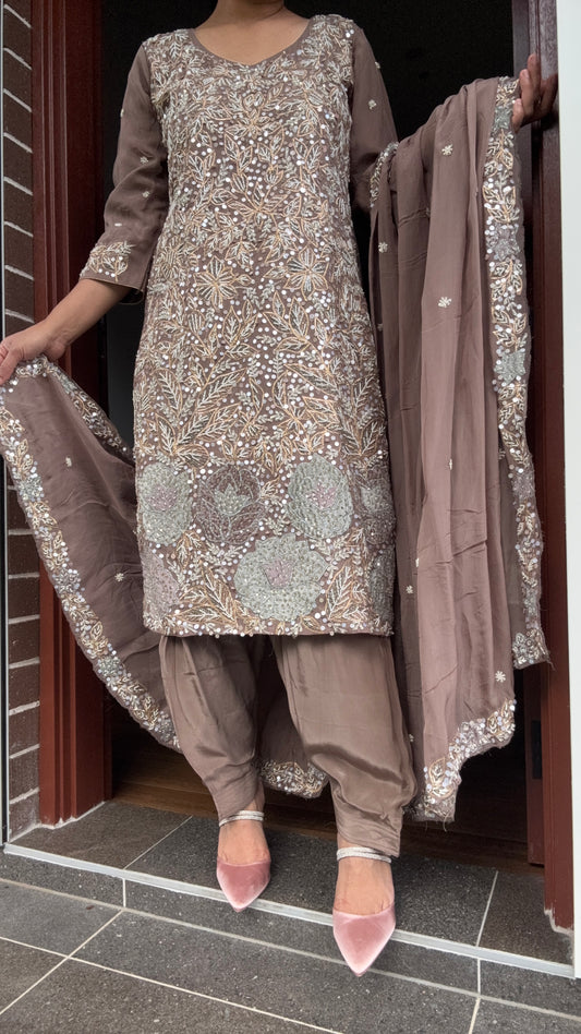 Salwar suit