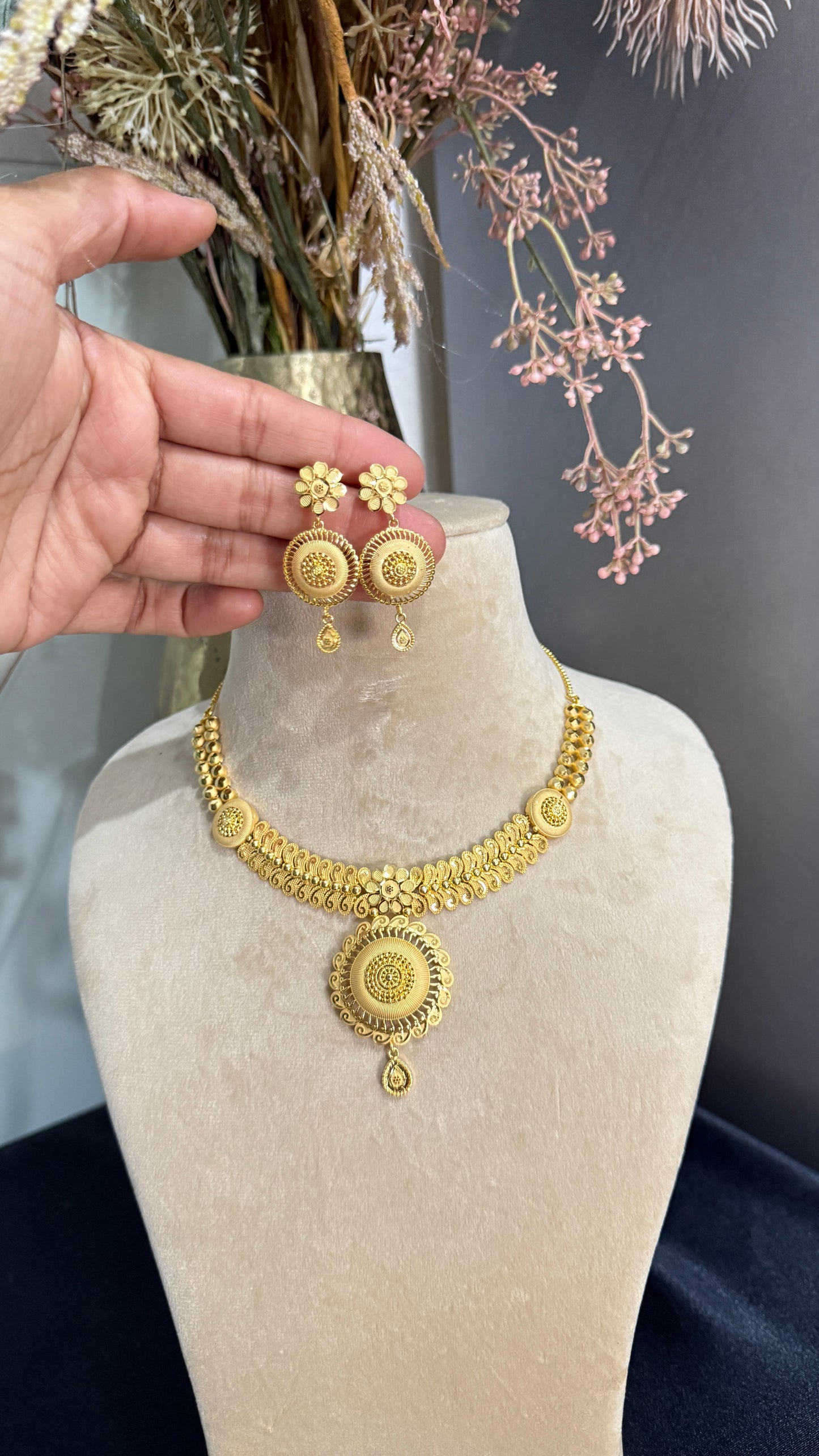 gold look Necklace Sandookh collection