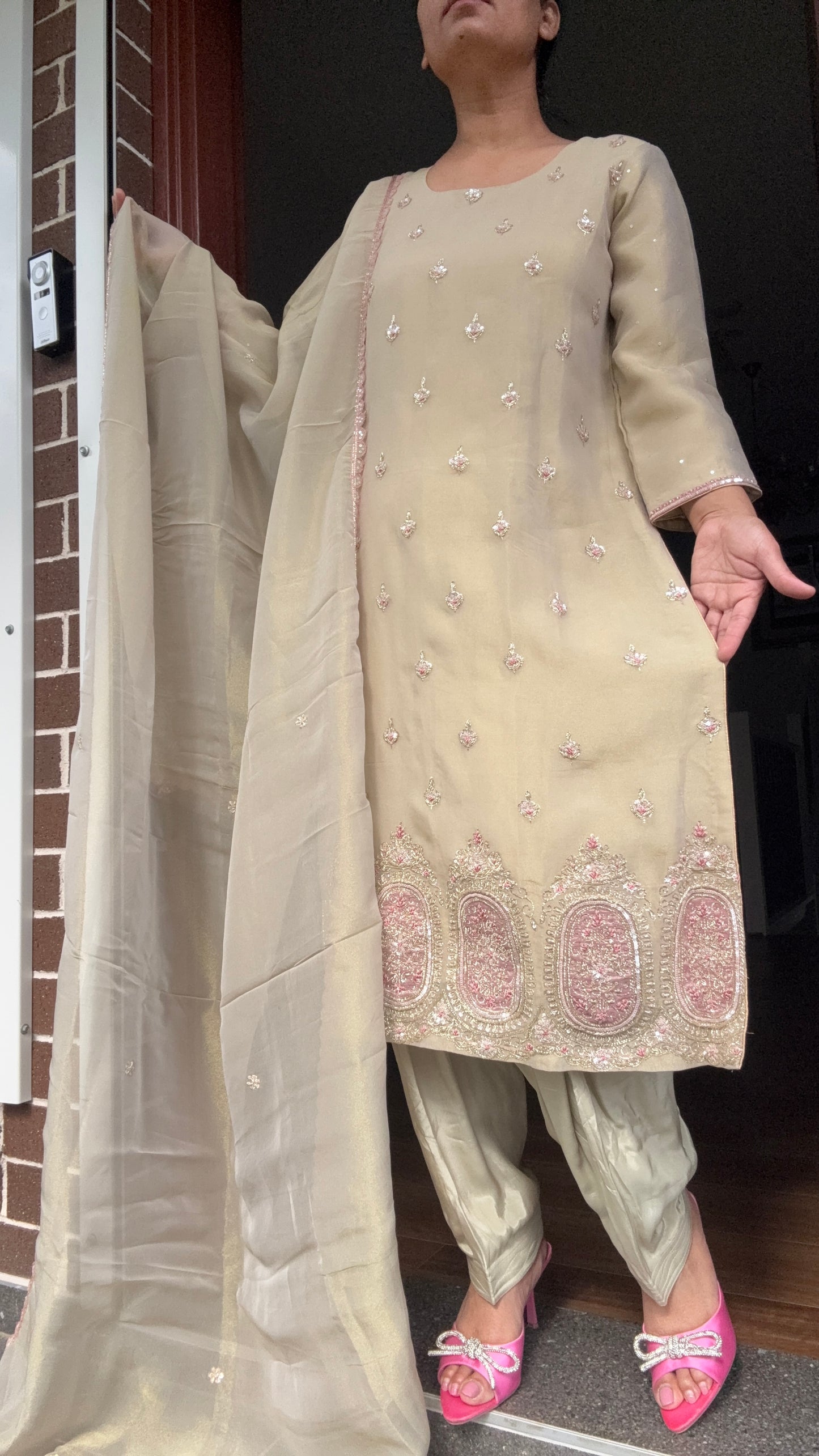 Salwar suit