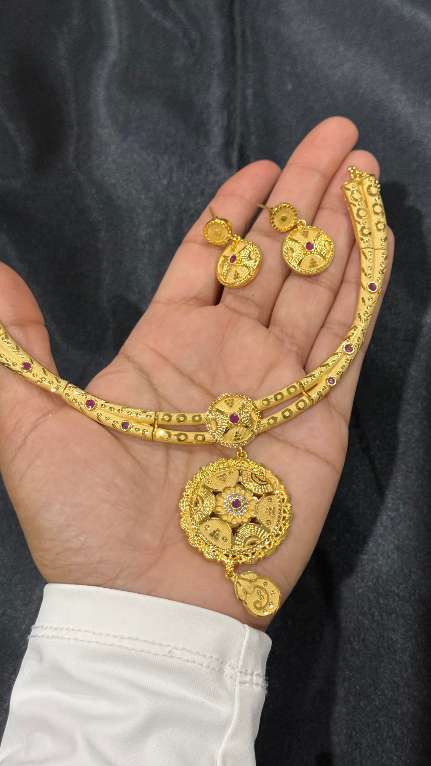 Gold look necklace Sandookh collection