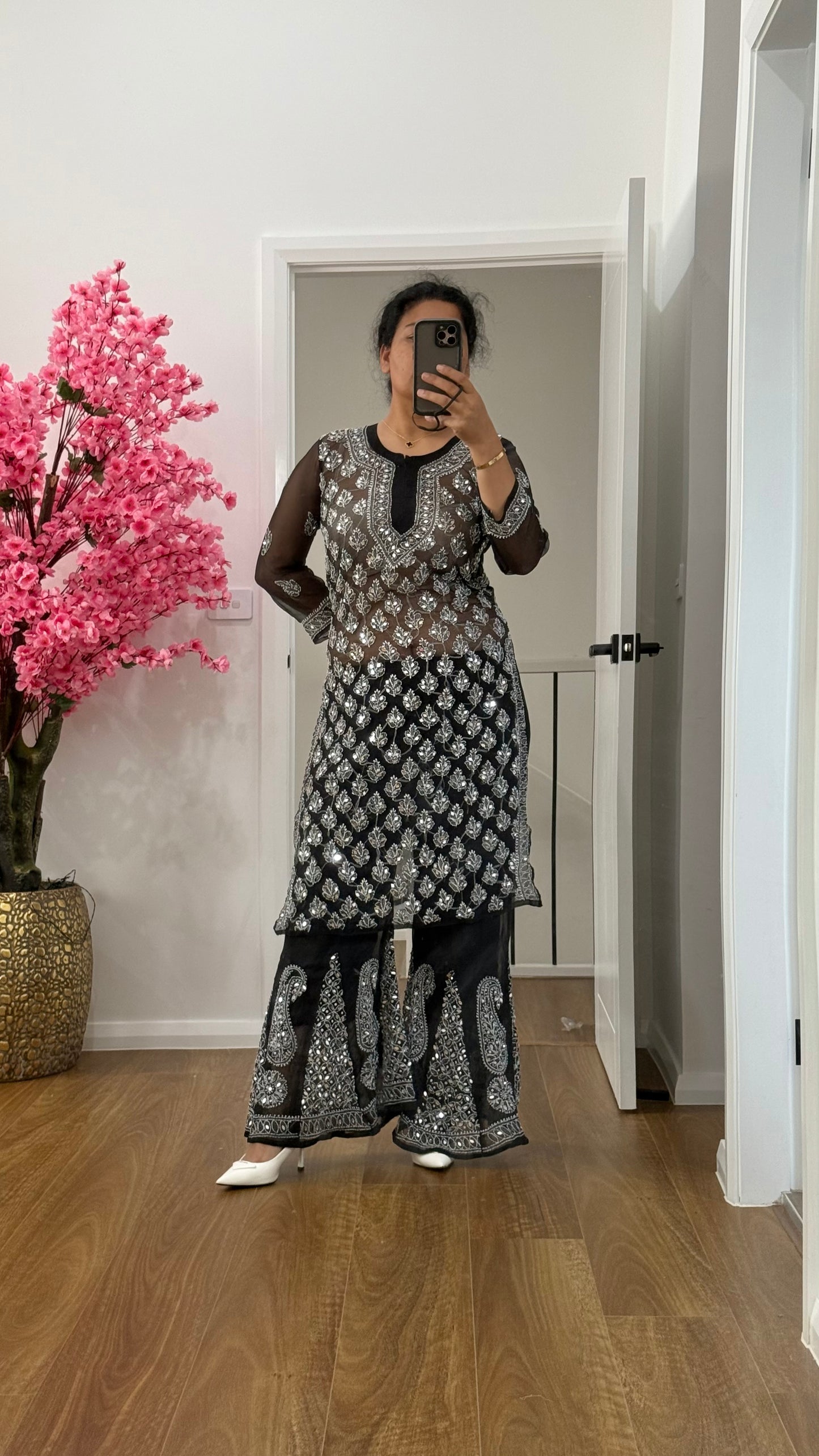 chikankari black kurti set / Indian kurta set/ Indian Outfit/ Chikankari black kurti set, traditional Indian outfit with intricate embroidery, perfect for casual and festive occasions. Indian kurta set suitable for elegant styling