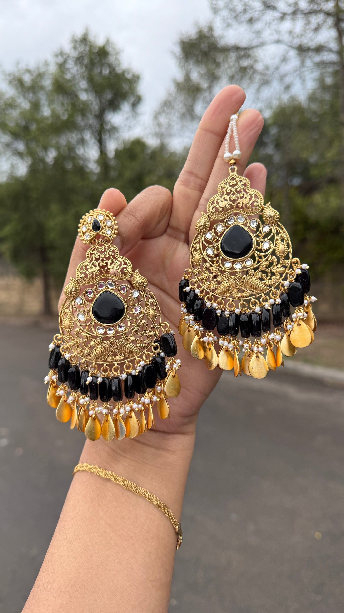 Kaira oversizes earrings with tikka Antique look