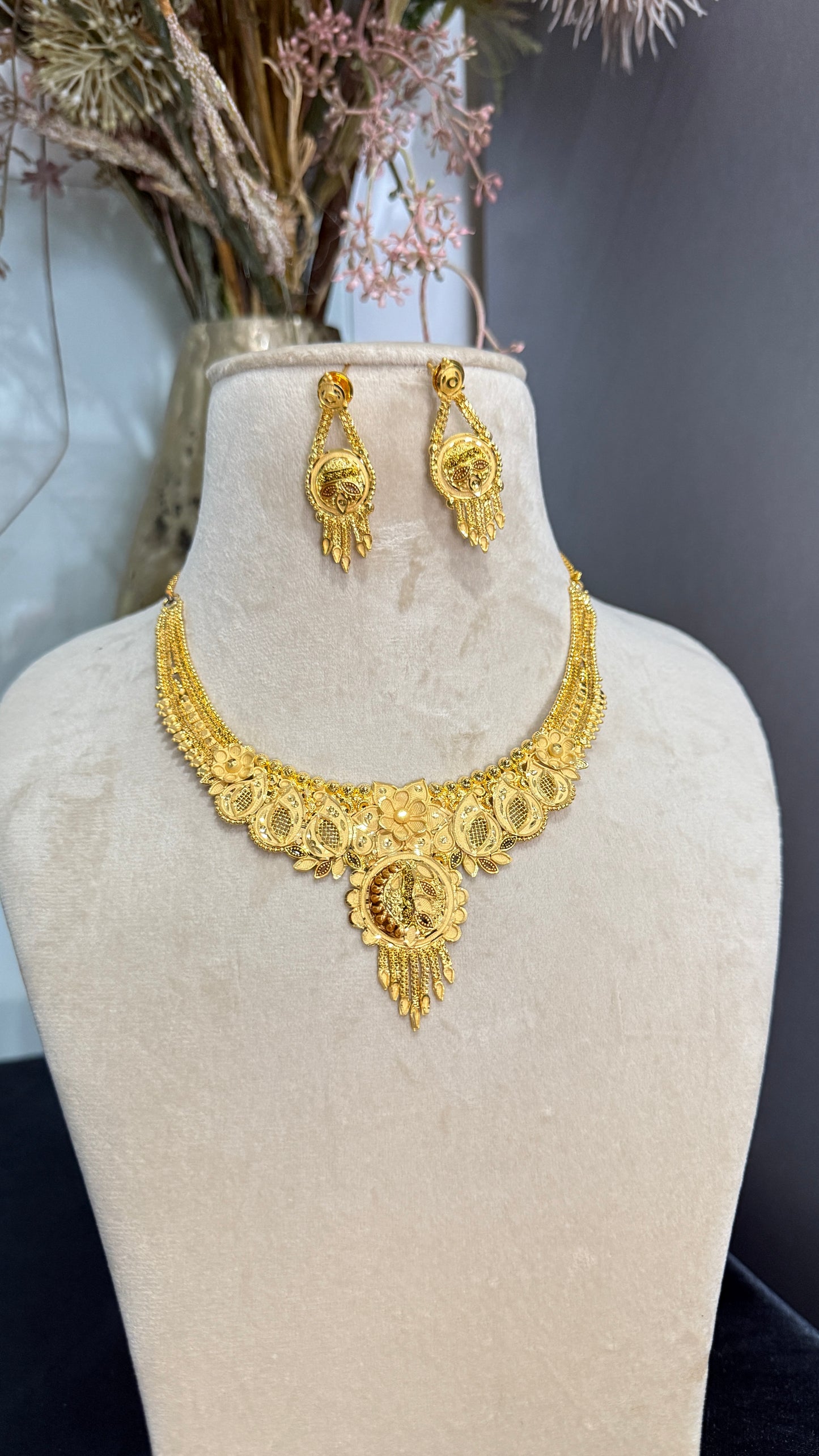 gold look Necklace Sandookh collection