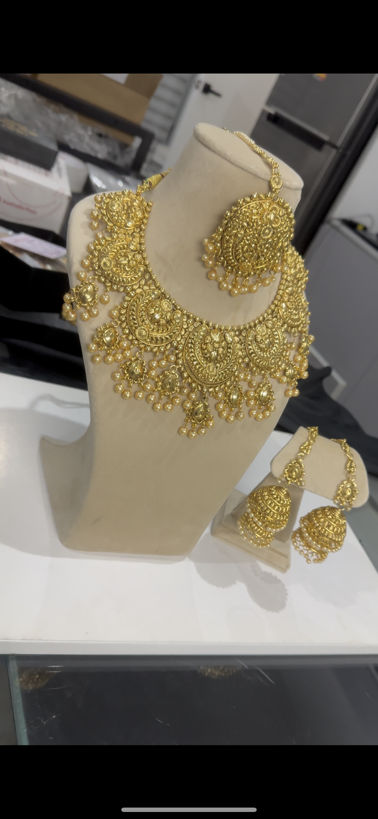 Yellow gold-look Indian necklace,Punjabi  traditional design with intricate detailing, perfect for weddings and festive occasions Bridal jewellery Punjabi traditional jewellery Jhumka tikka set. Gold plated set