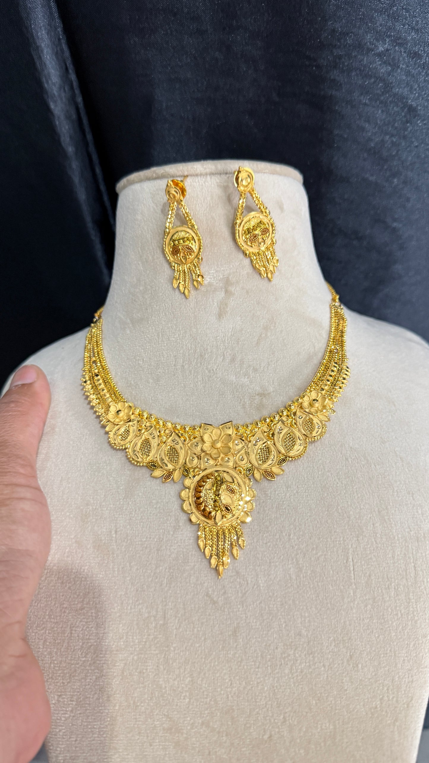 gold look Necklace Sandookh collection