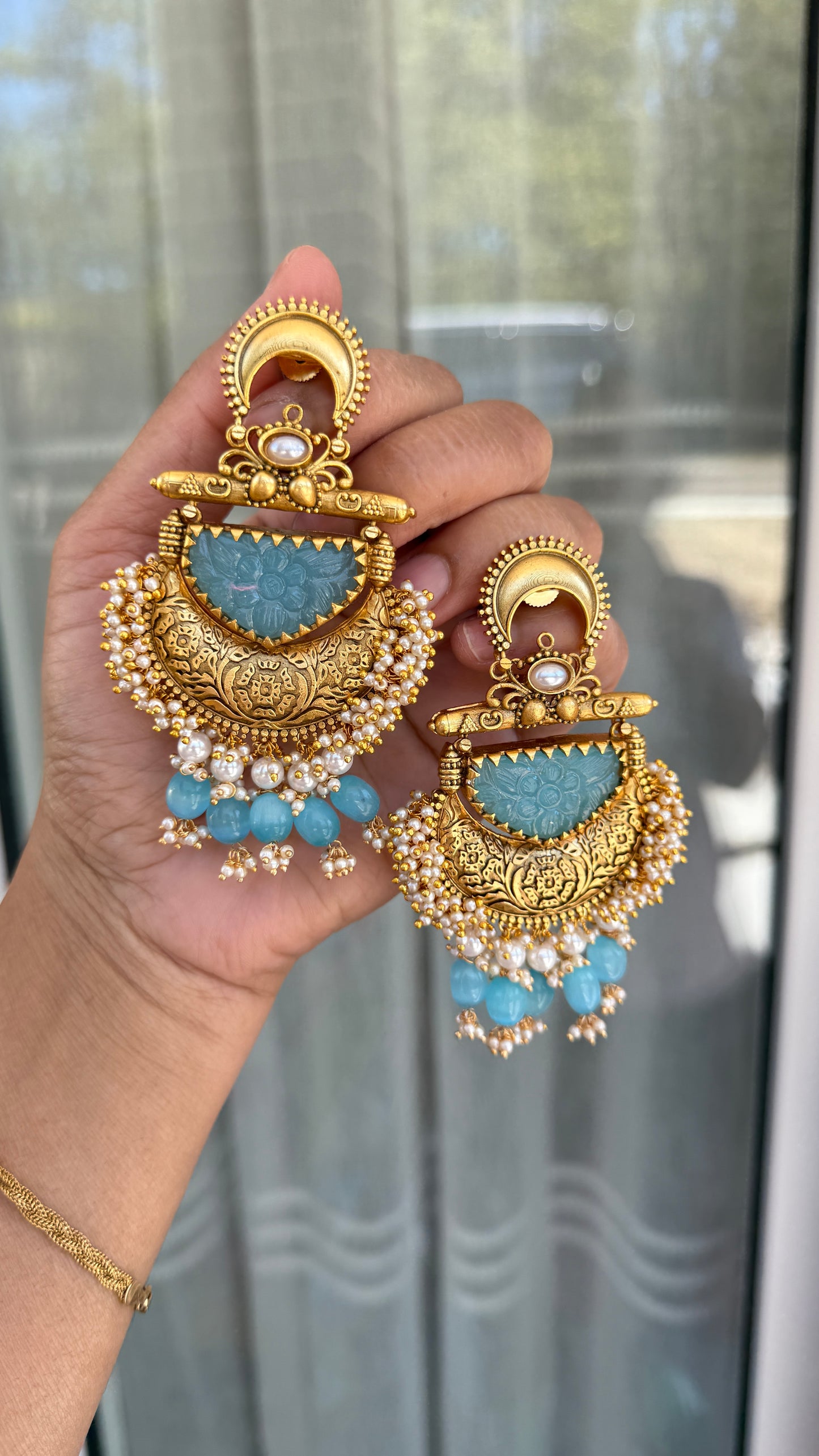 Antique look Earrings light blue