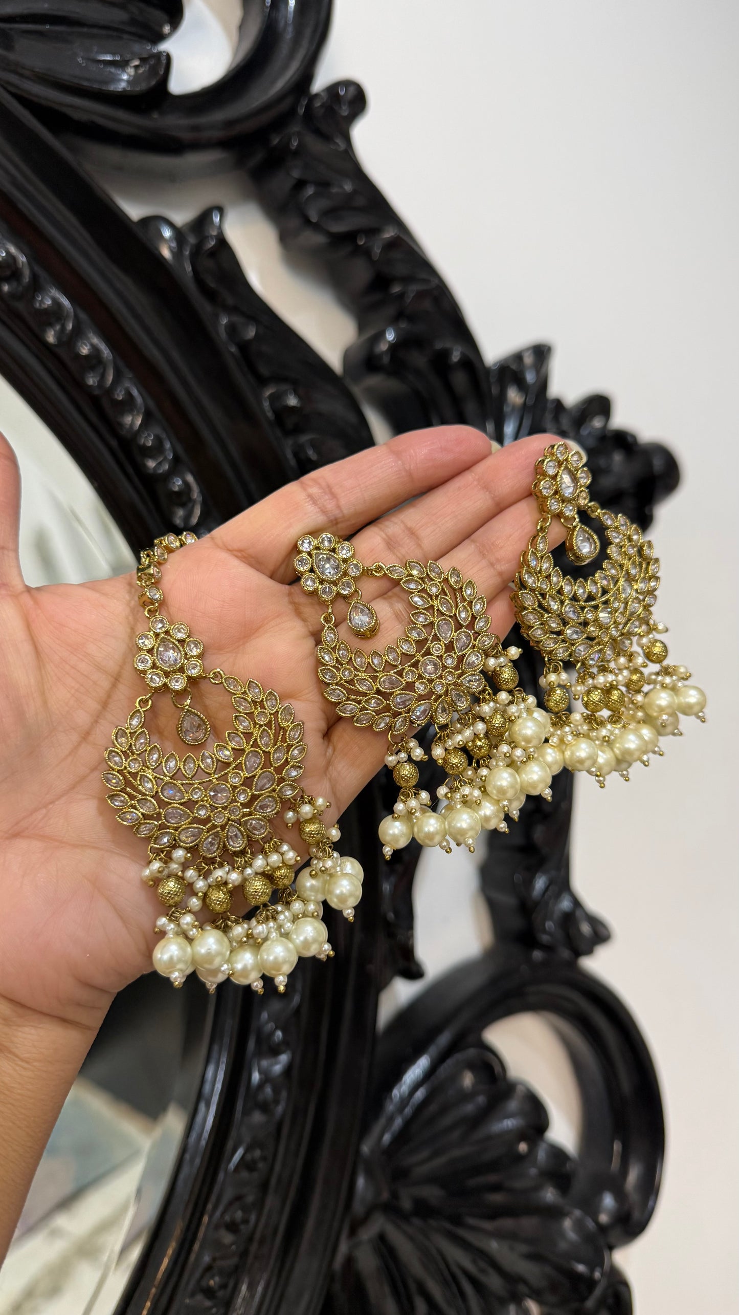 Indian bridal necklace with earrings and tikka