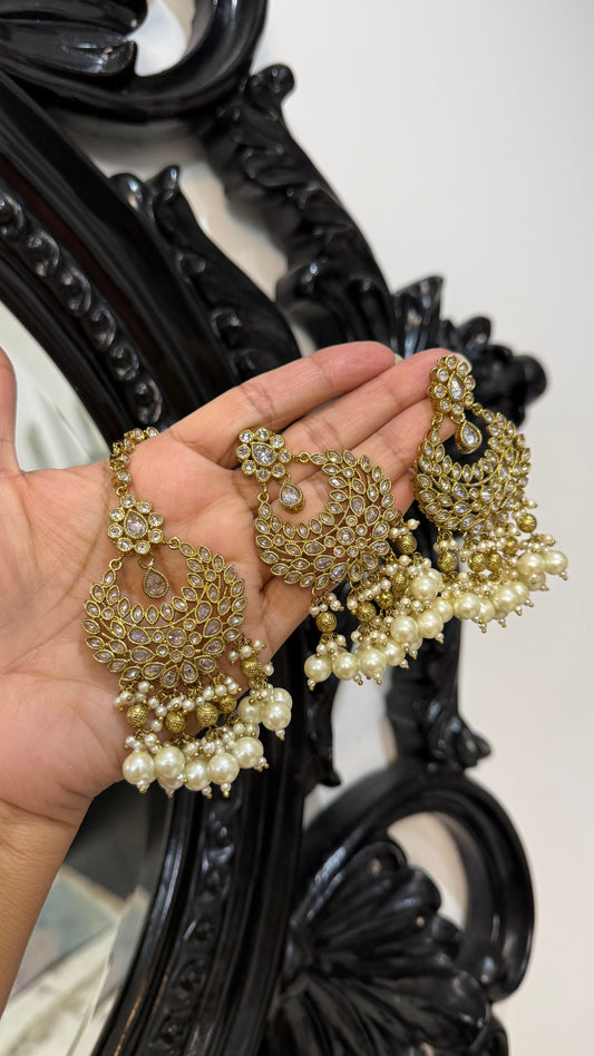 Indian bridal necklace with earrings and tikka