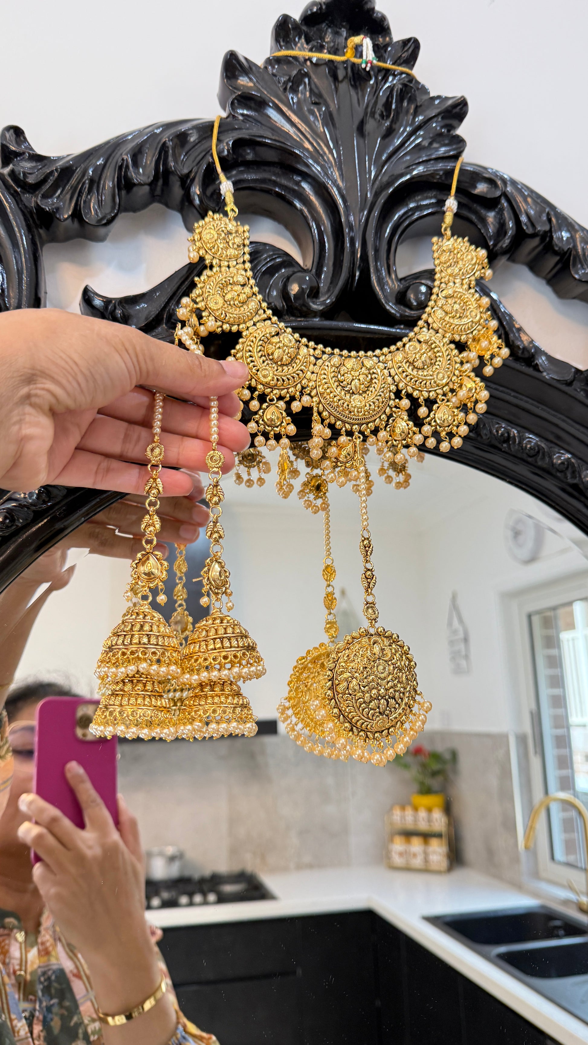 Yellow gold-look Indian necklace,Punjabi  traditional design with intricate detailing, perfect for weddings and festive occasions Bridal jewellery Punjabi traditional jewellery Jhumka tikka set. Gold plated set