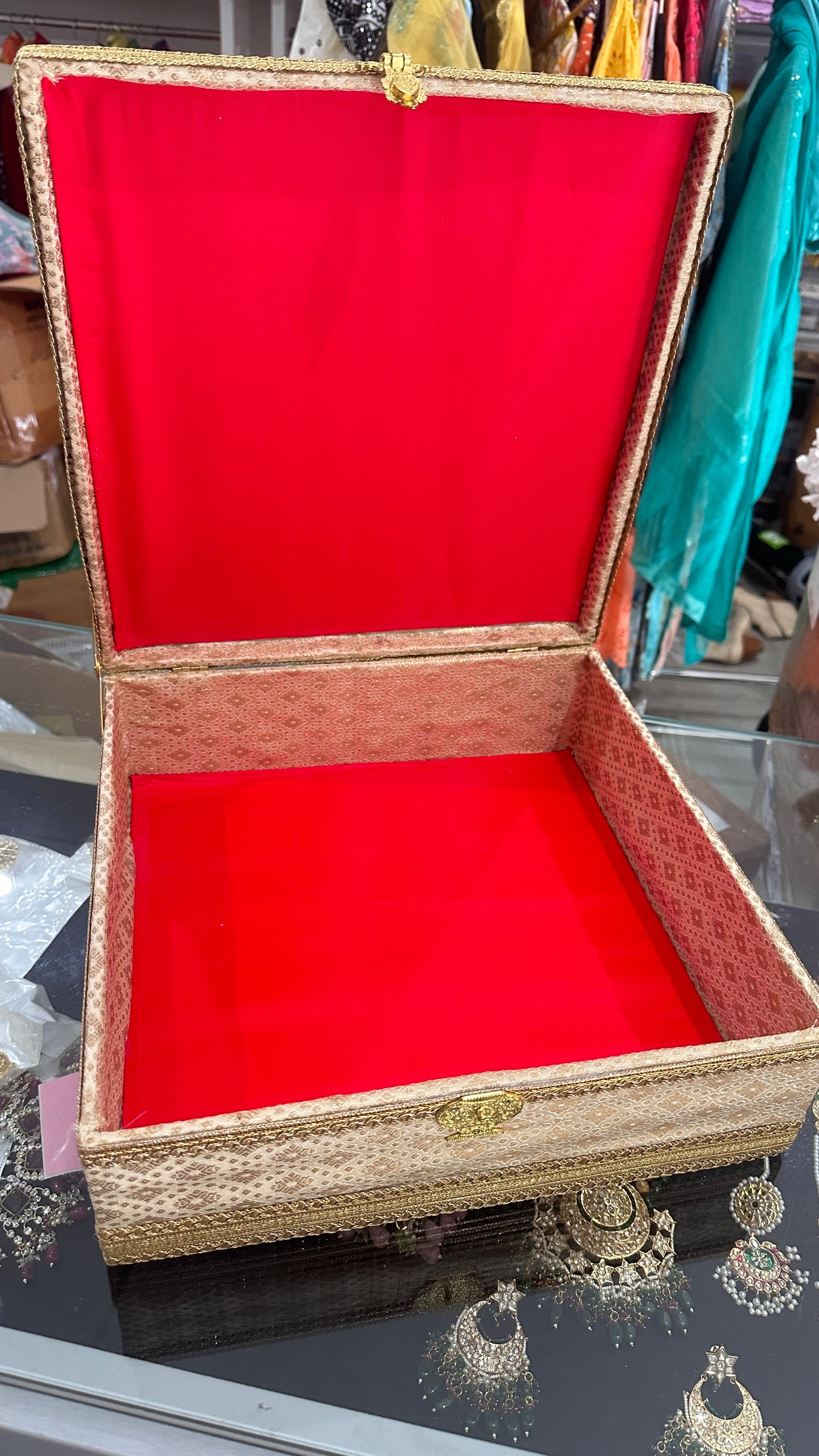 Jewellery box or karva thaali box