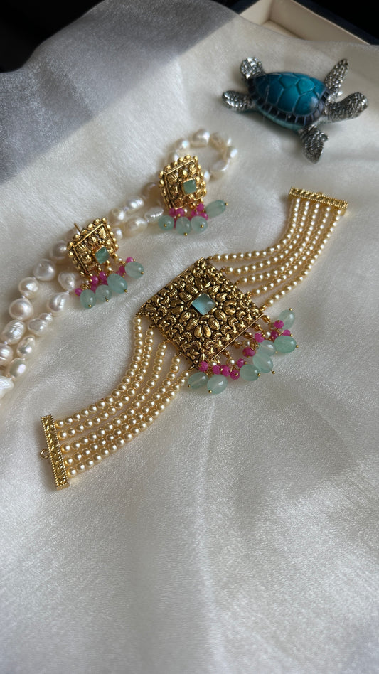 Gold plated antique look choker set with studs Sandookh collection