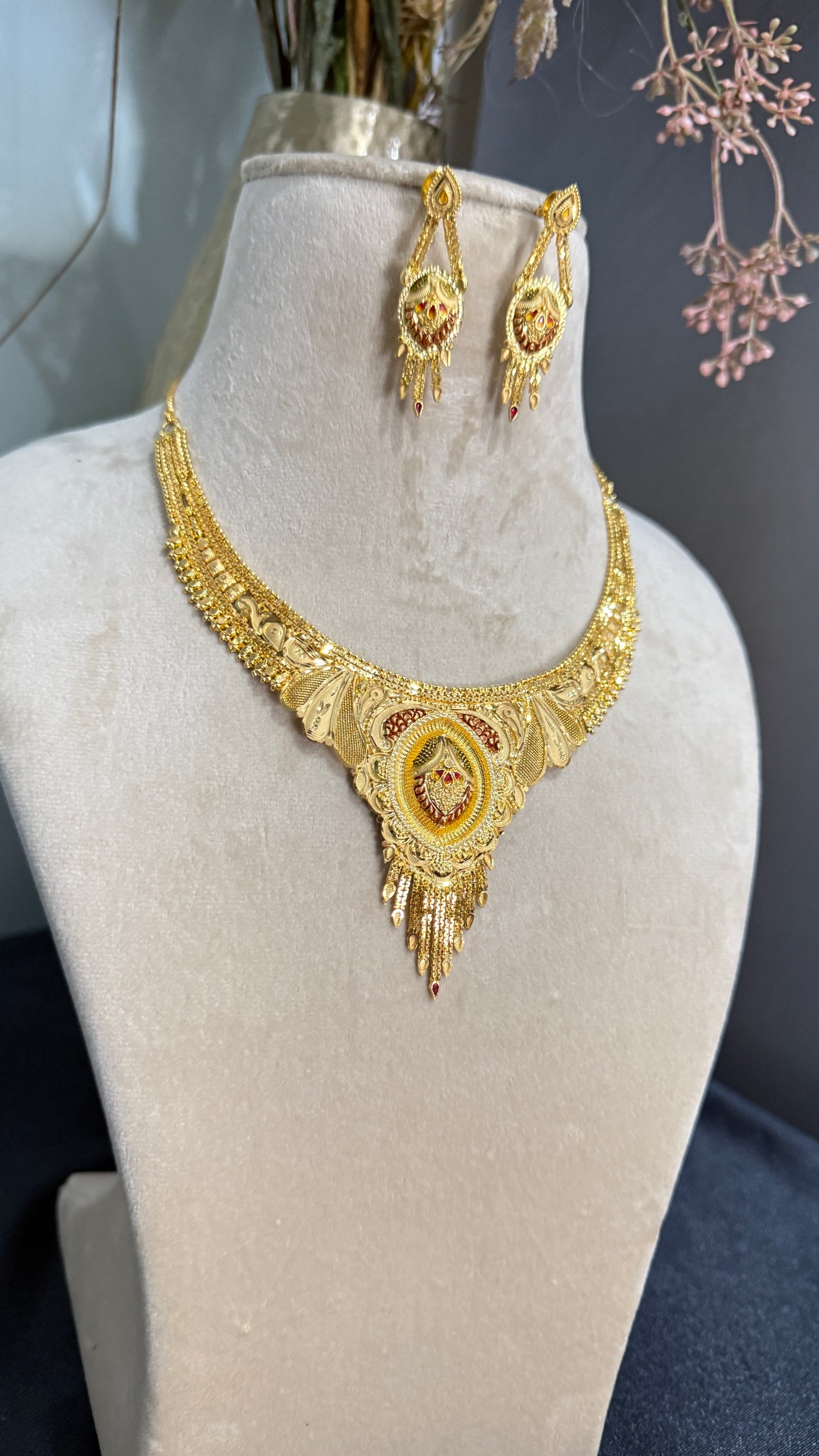 gold look Necklace Sandookh collection