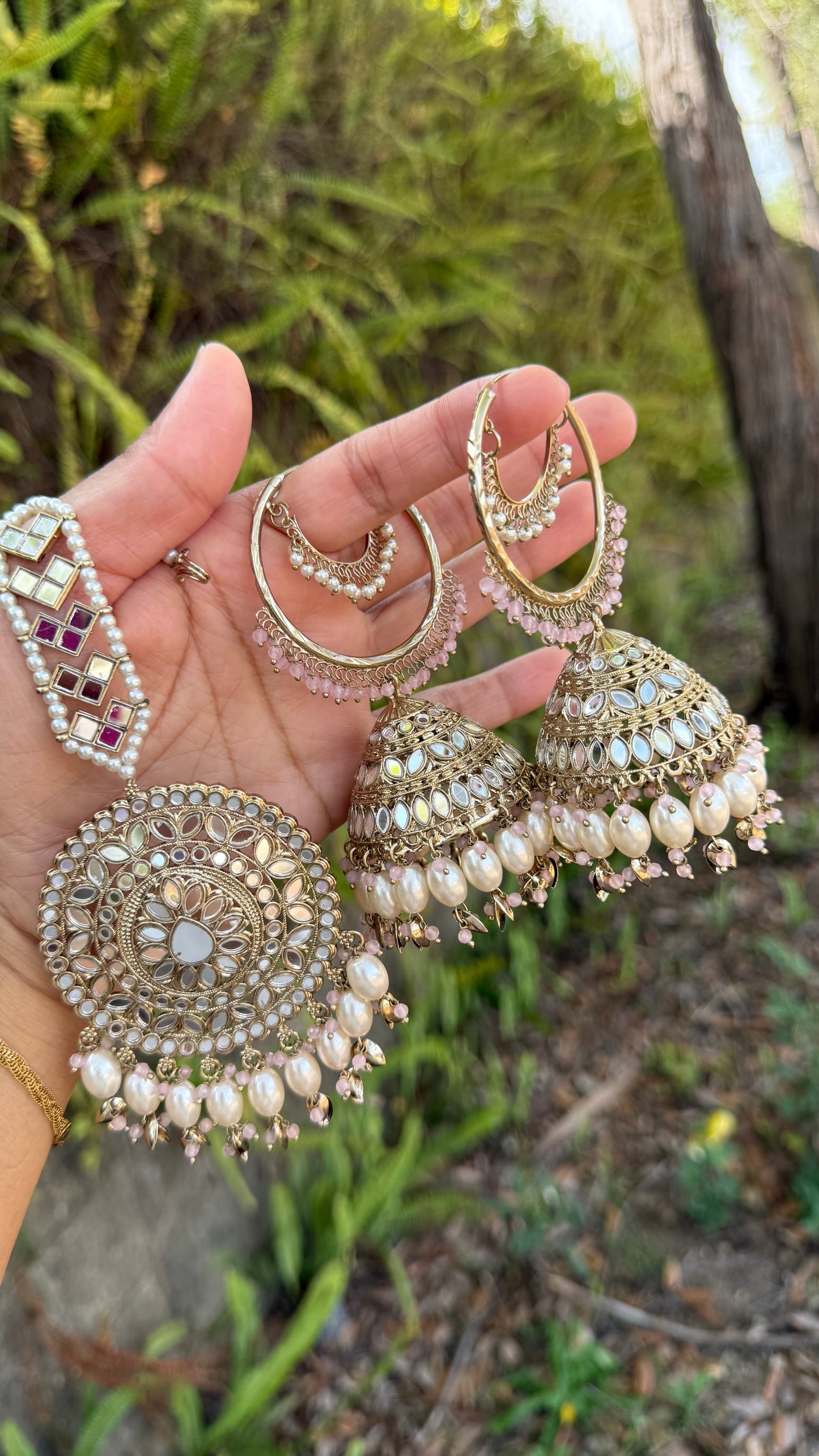 Mirror oversize earrings with tikka baby pink