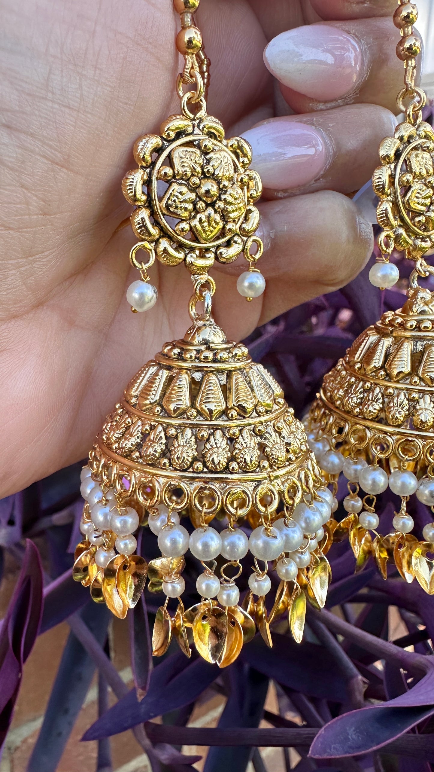 Gold plated pippal patti jhumka  set with sahare Sandookh collection