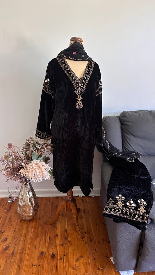 Black velvet outfit with dupatta and bottom