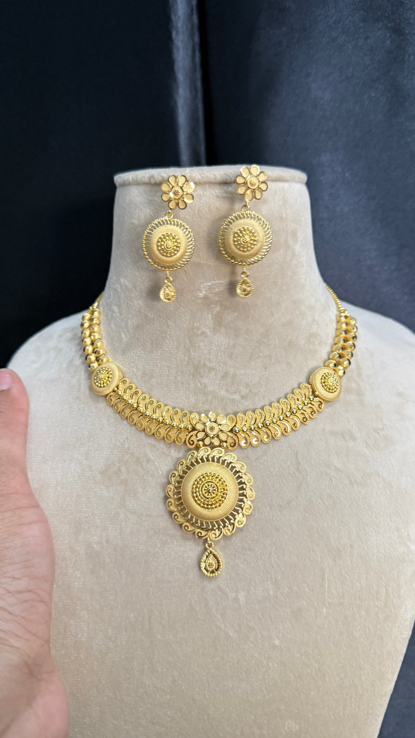 gold look Necklace Sandookh collection