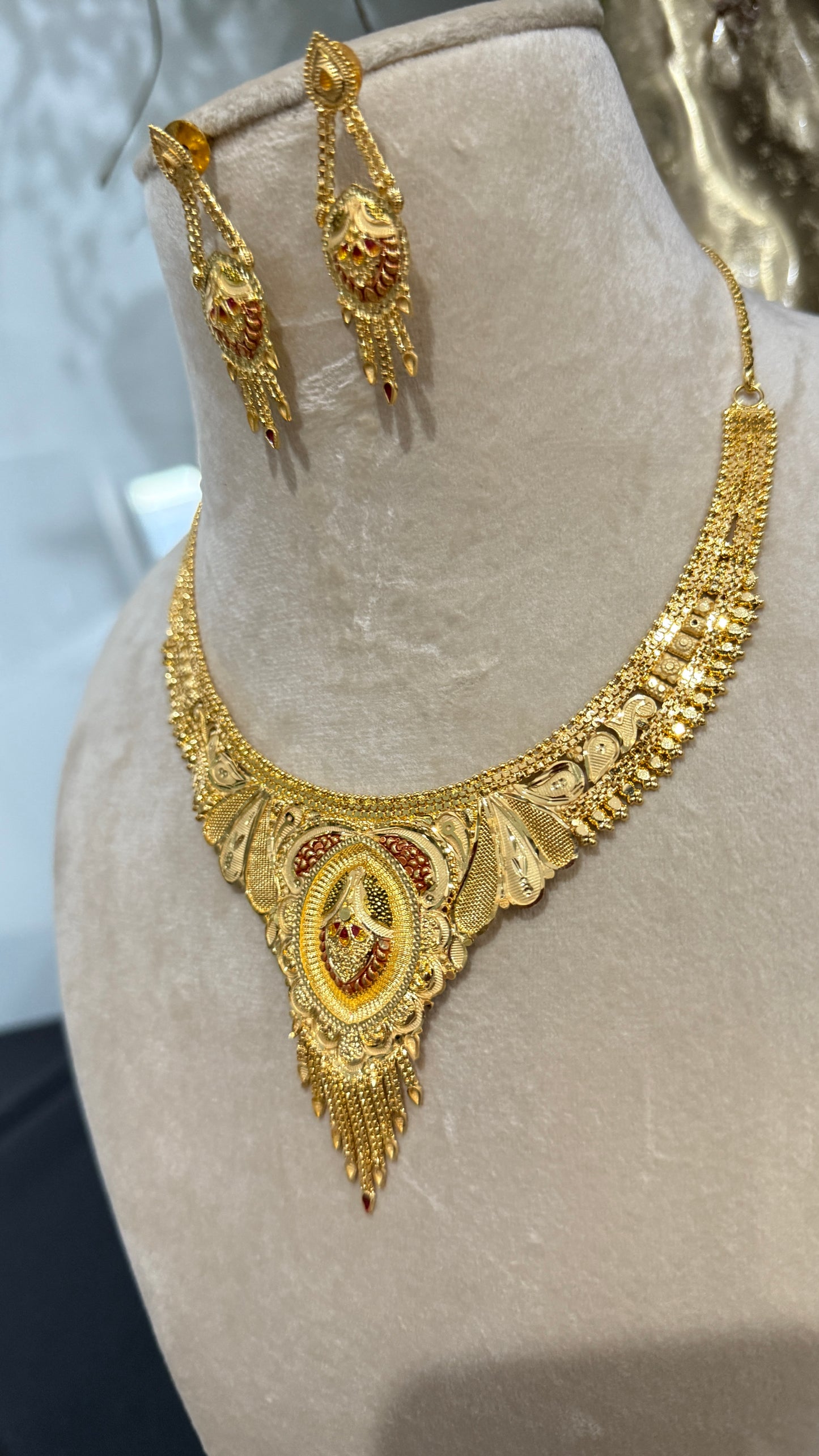 gold look Necklace Sandookh collection