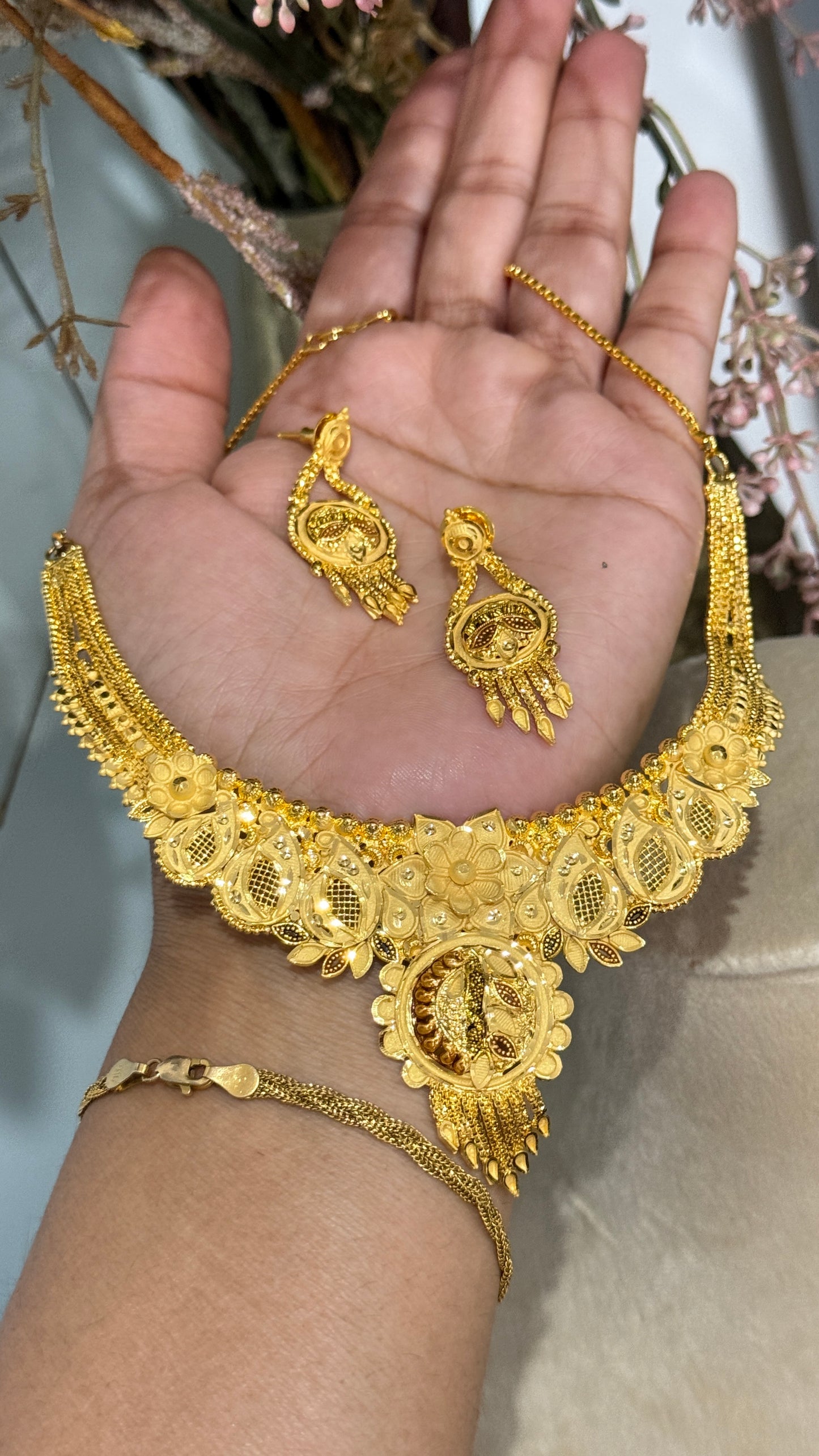 gold look Necklace Sandookh collection